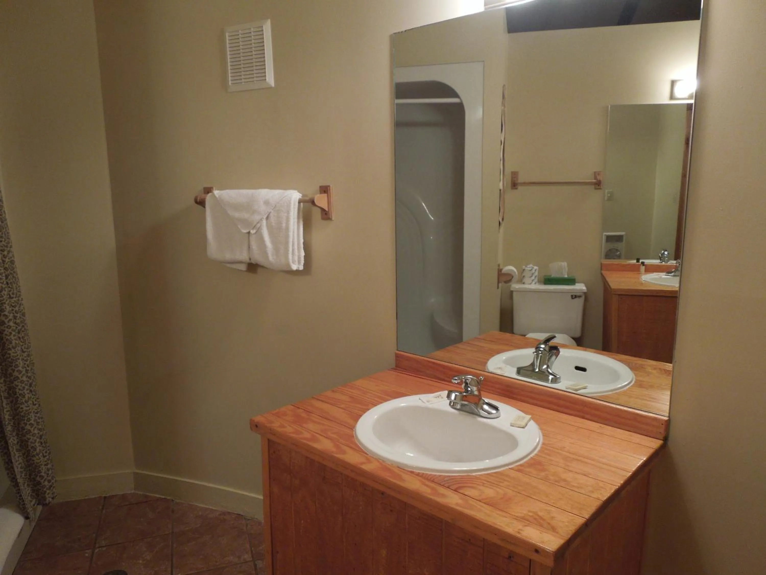 Bathroom in Wildwood Inn