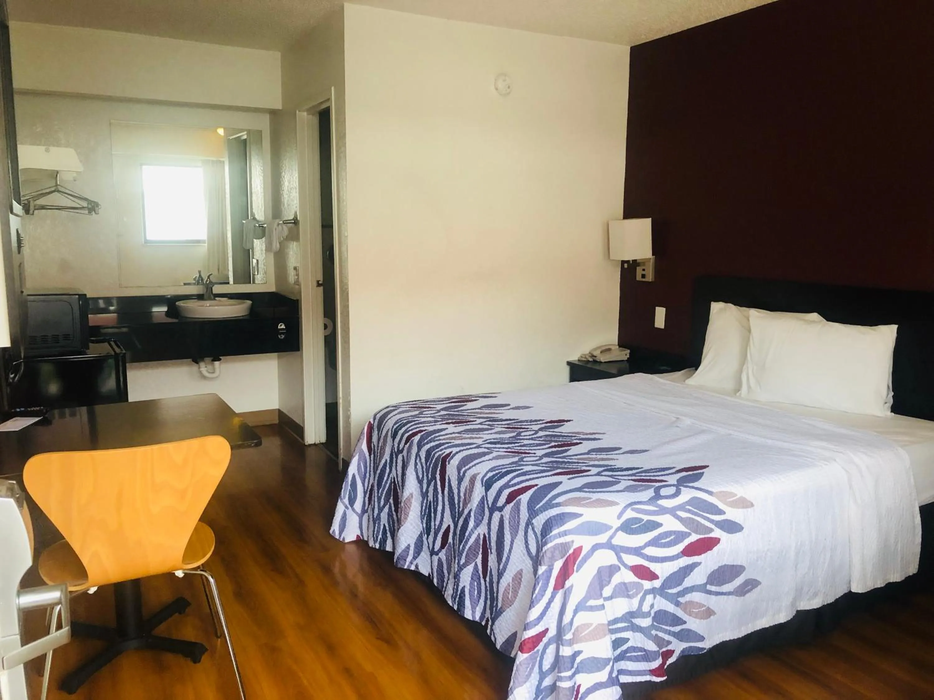 Photo of the whole room in Red Roof Inn Bridgeton