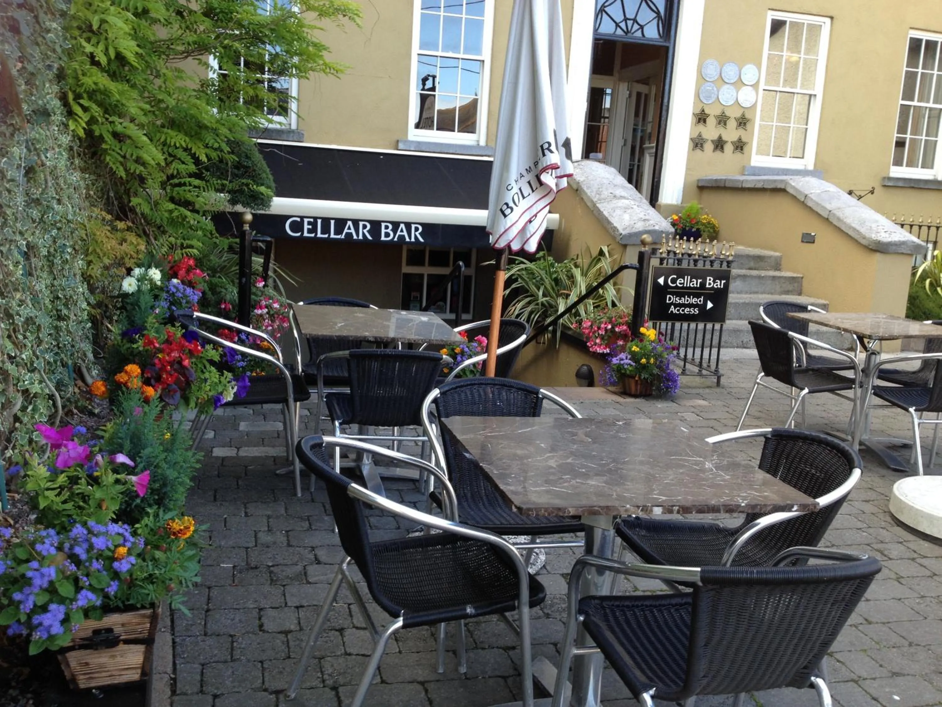 Facade/entrance in Baileys Hotel Cashel
