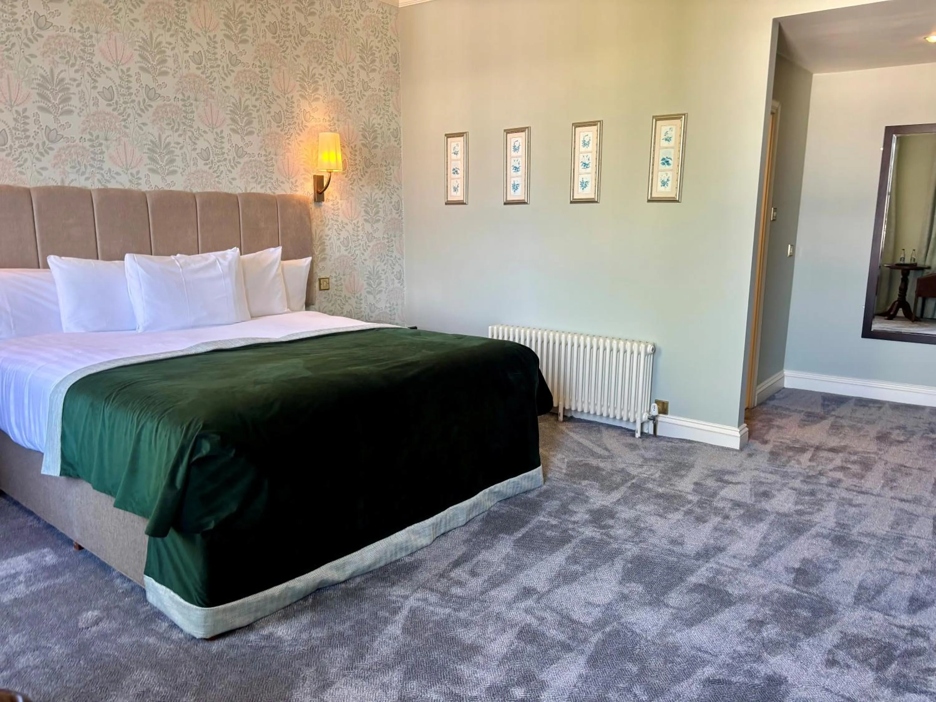 Bedroom, Bed in Baileys Hotel Cashel