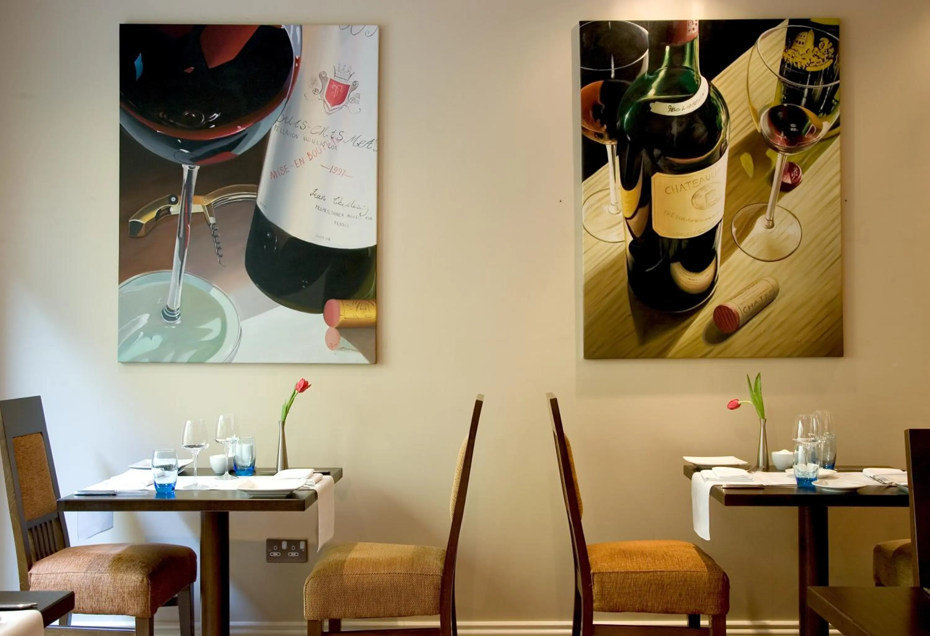 Restaurant/places to eat in Baileys Hotel Cashel