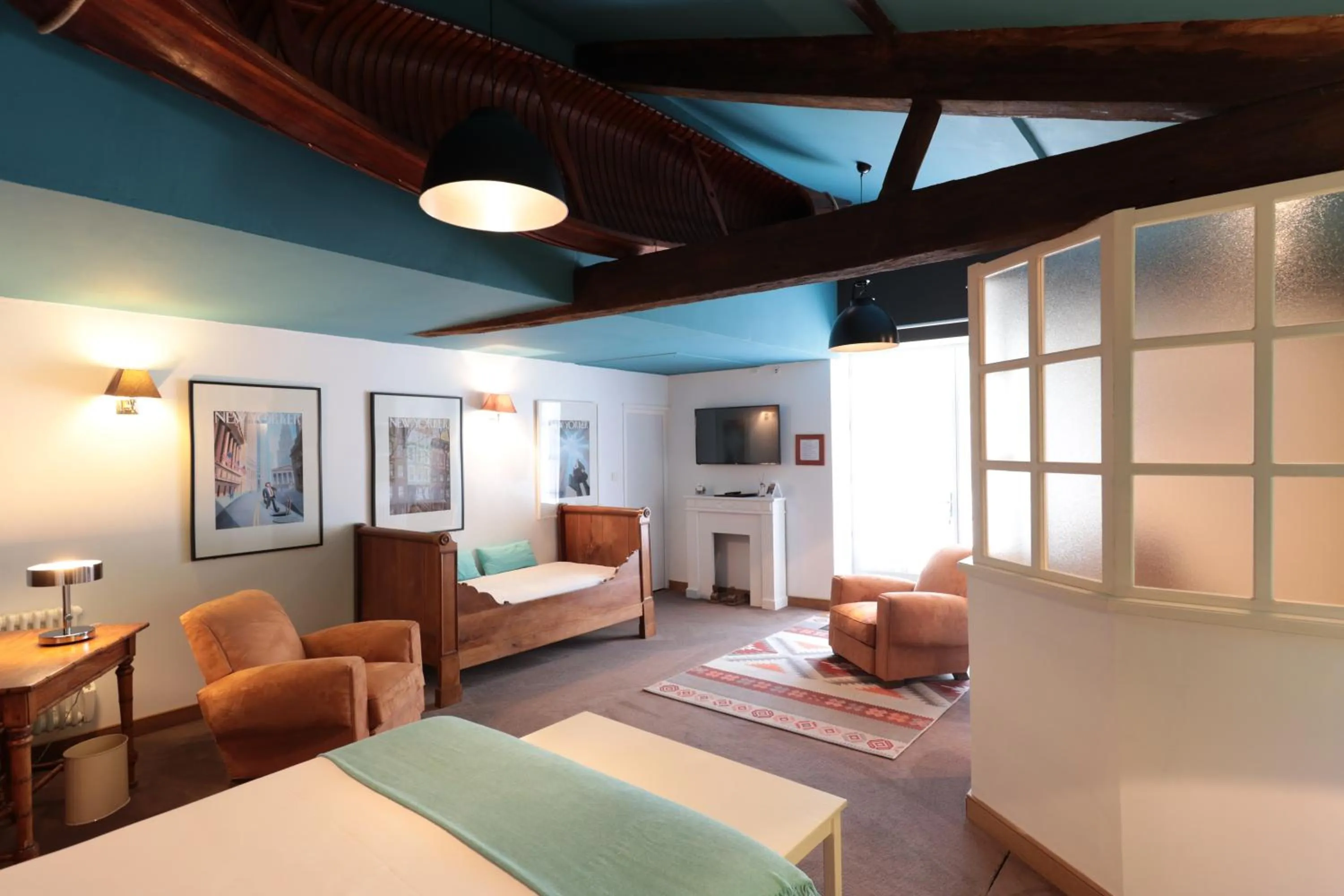 Shower, Bed in Relais de Chasse la Chaignaie