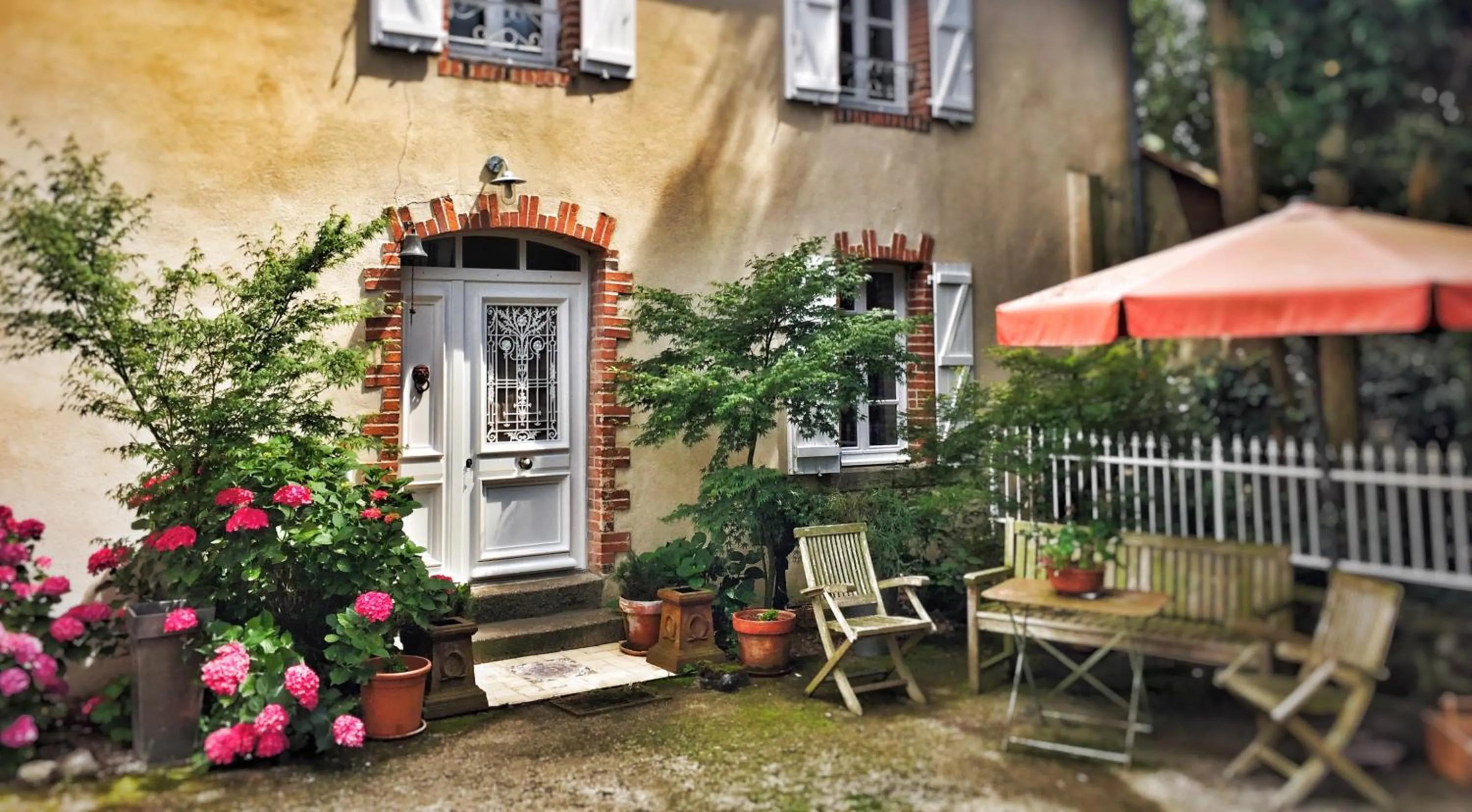 Facade/entrance in Relais de Chasse la Chaignaie