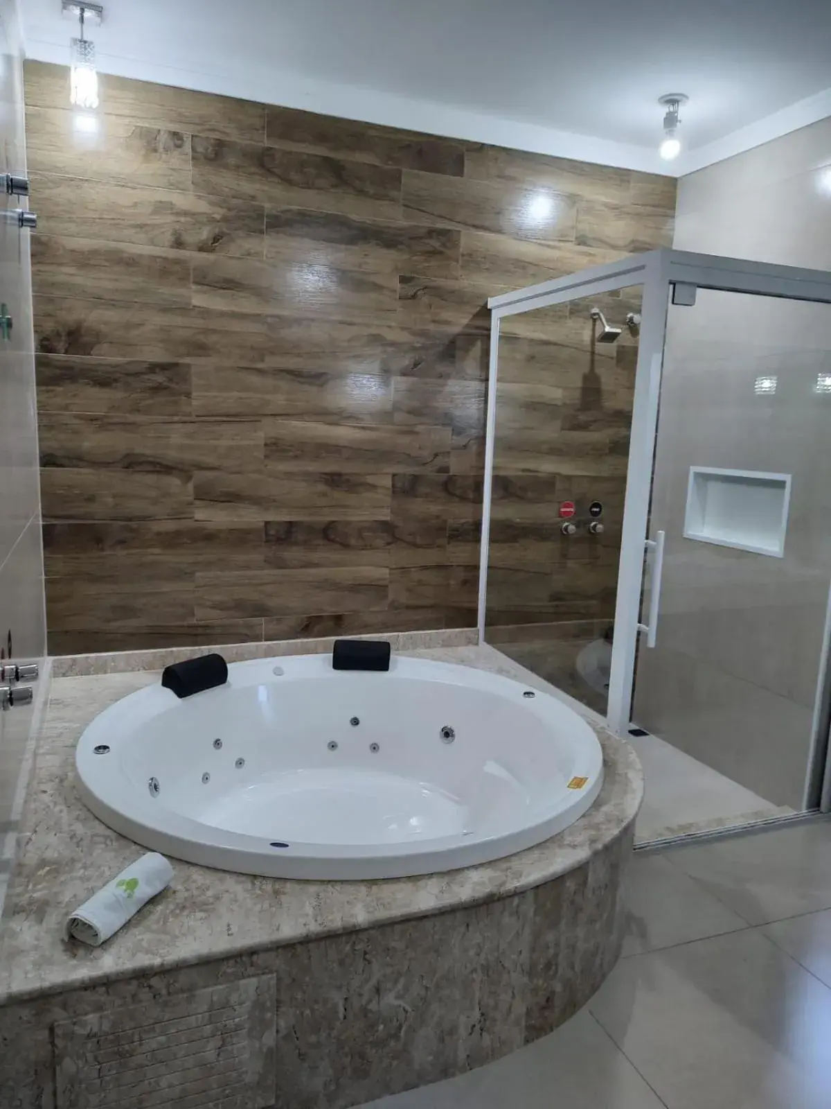 King Suite with Spa Bath - single occupancy in Hotel Vale Do Ivinhema King Suite with Spa Bath - single occupancy in Hotel Vale Do Ivinhema