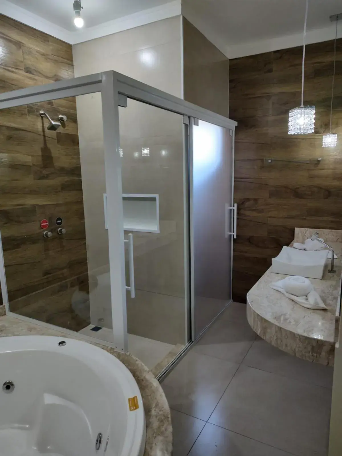 King Suite with Spa Bath - single occupancy in Hotel Vale Do Ivinhema King Suite with Spa Bath - single occupancy in Hotel Vale Do Ivinhema