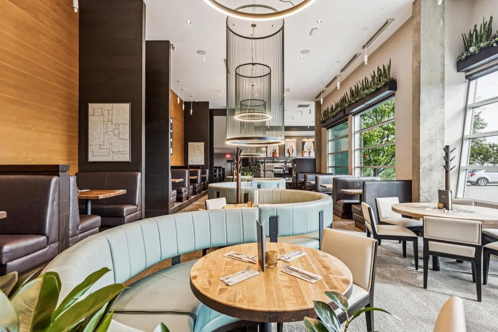 Restaurant/places to eat in Sandman Hotel & Suites Calgary South