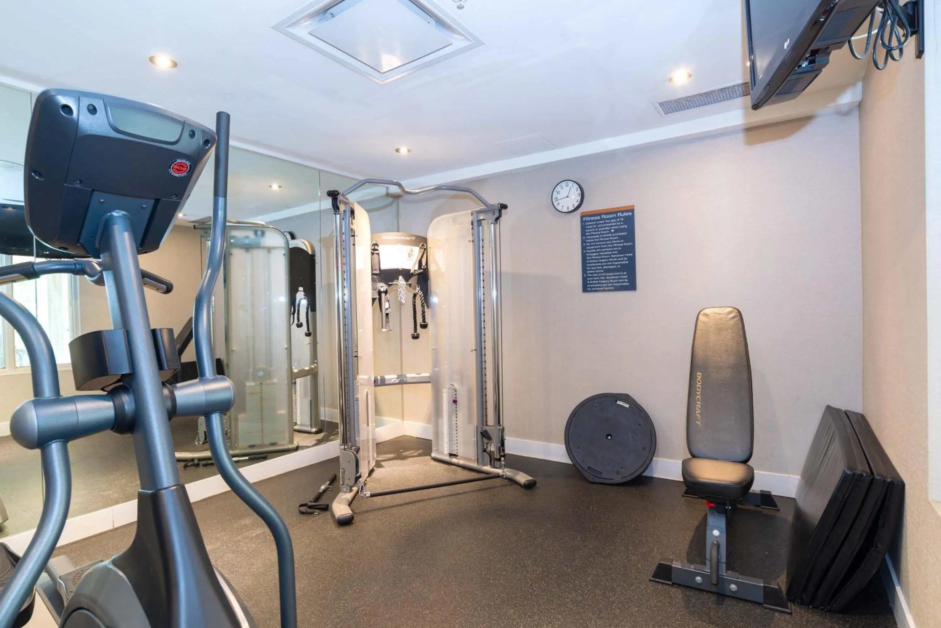 Fitness centre/facilities in Sandman Hotel & Suites Calgary South