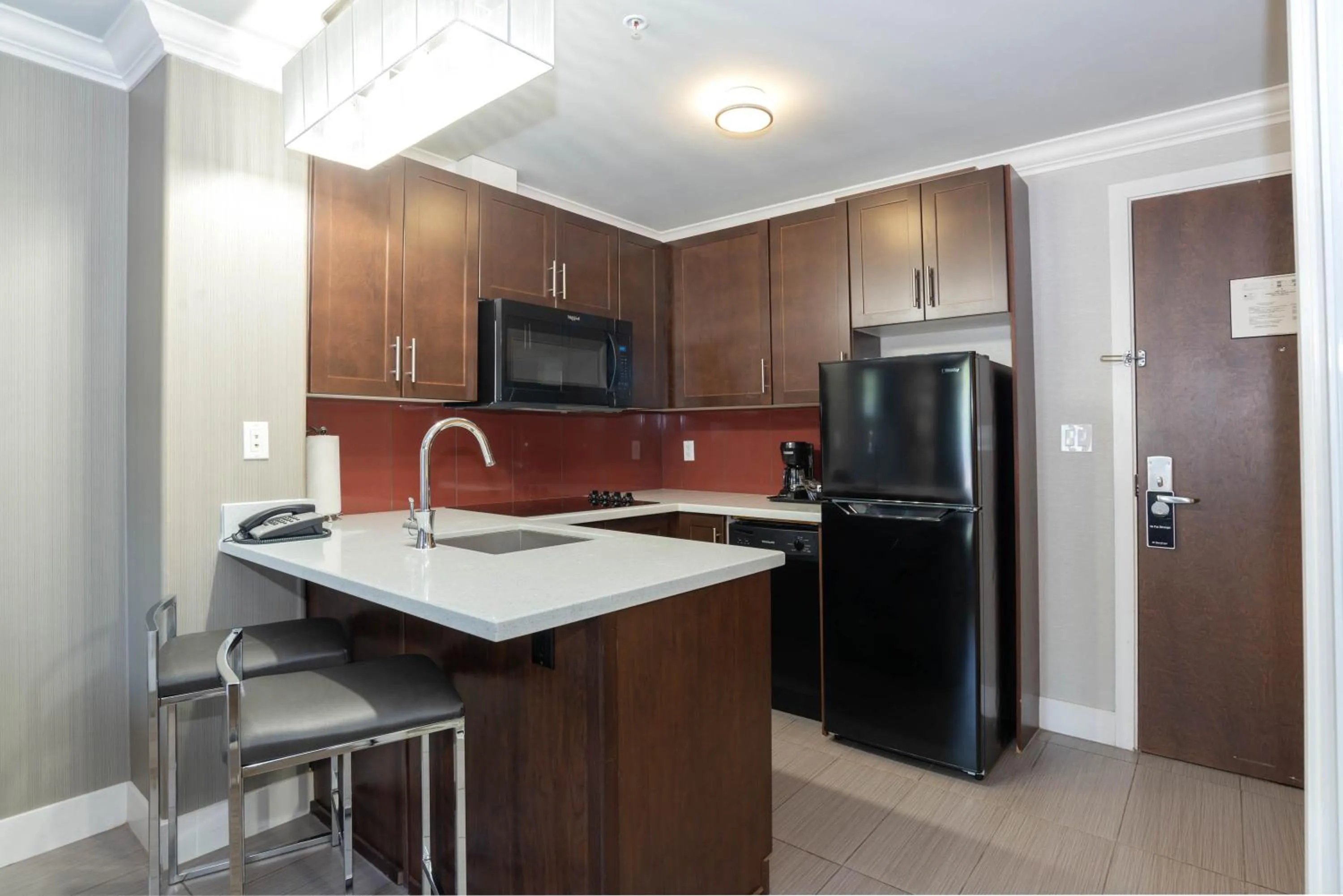 Kitchen or kitchenette in Sandman Hotel & Suites Calgary South