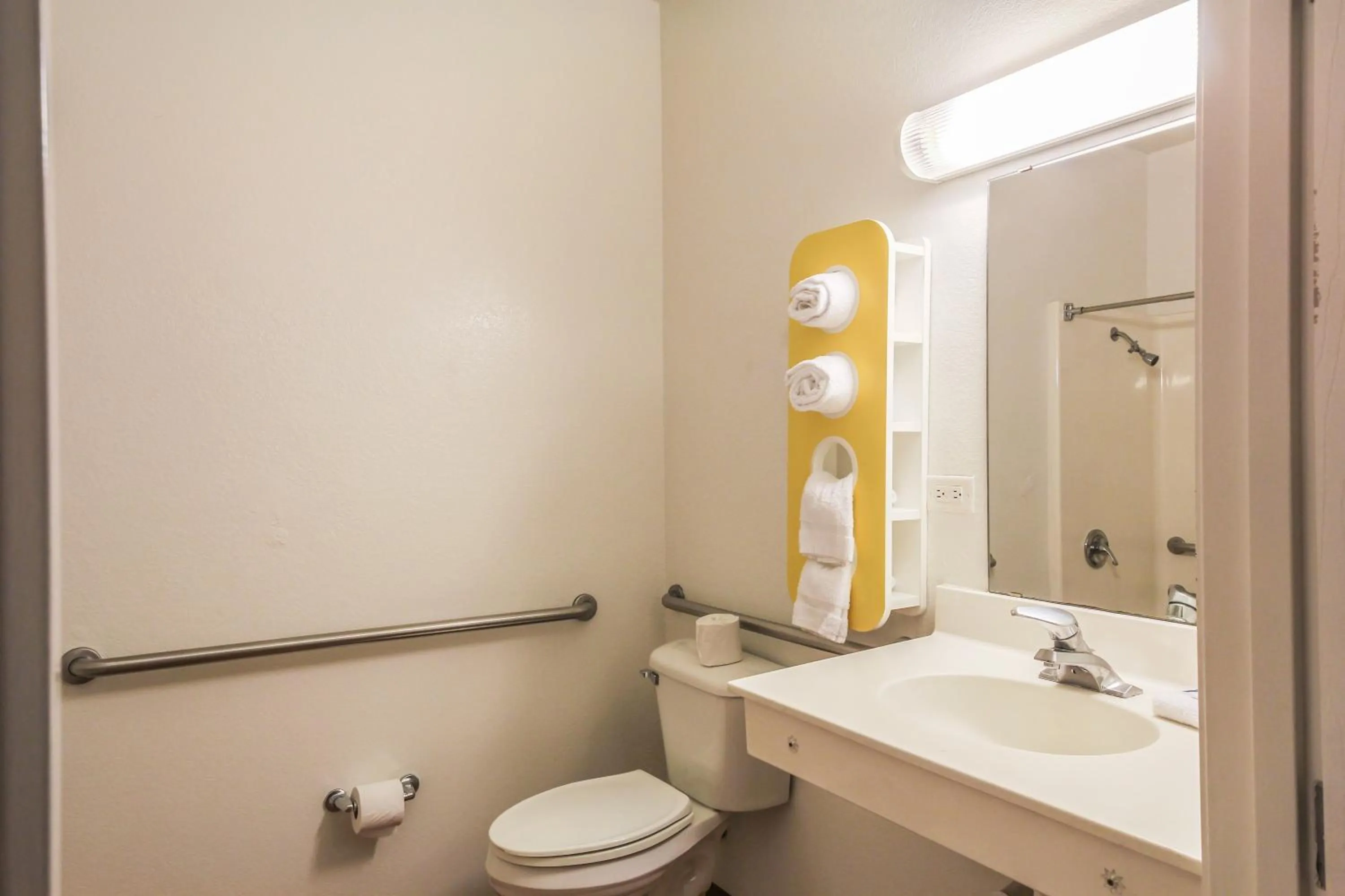 Bathroom in Motel 6 New Braunfels