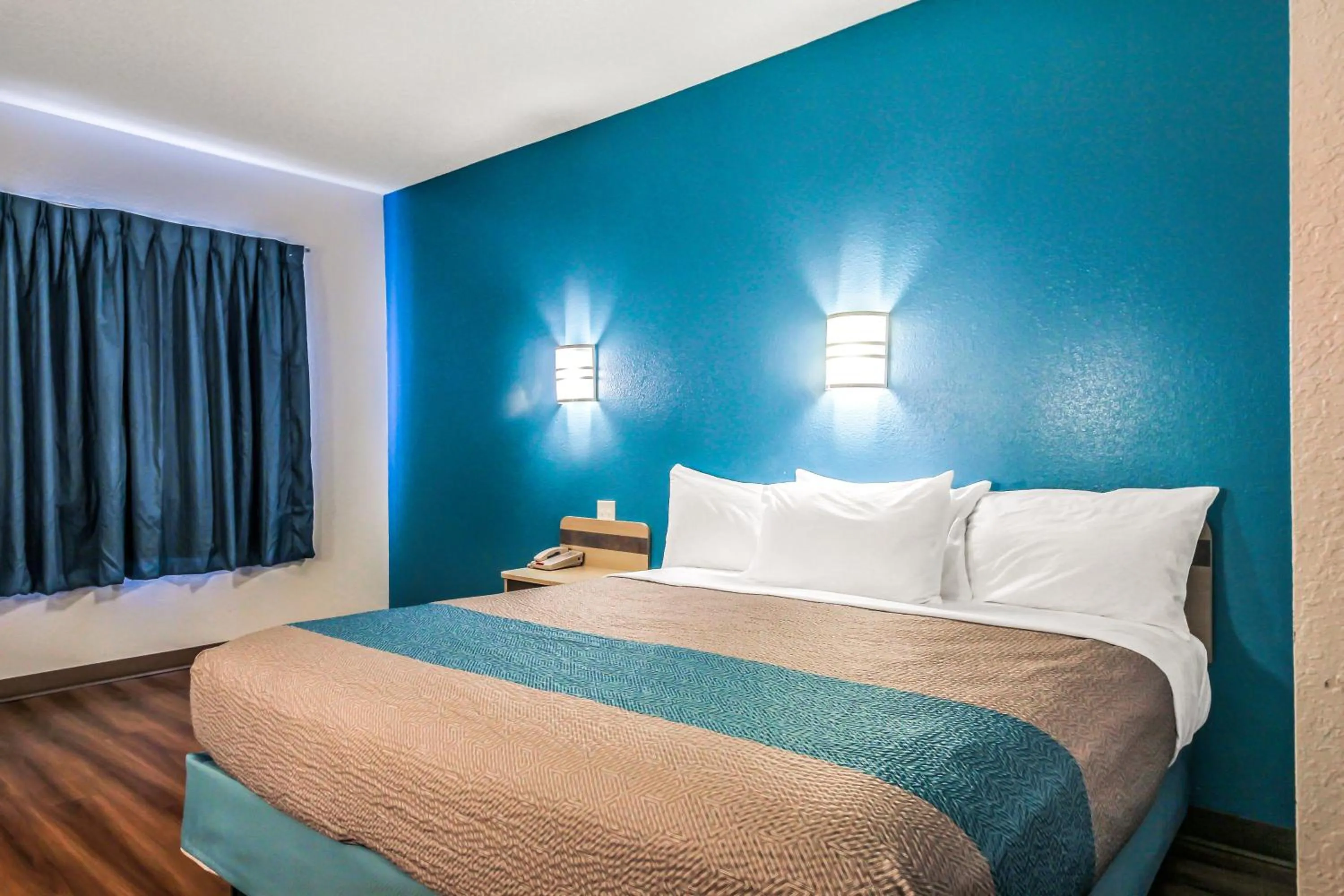 Bedroom, Bed in Motel 6 New Braunfels