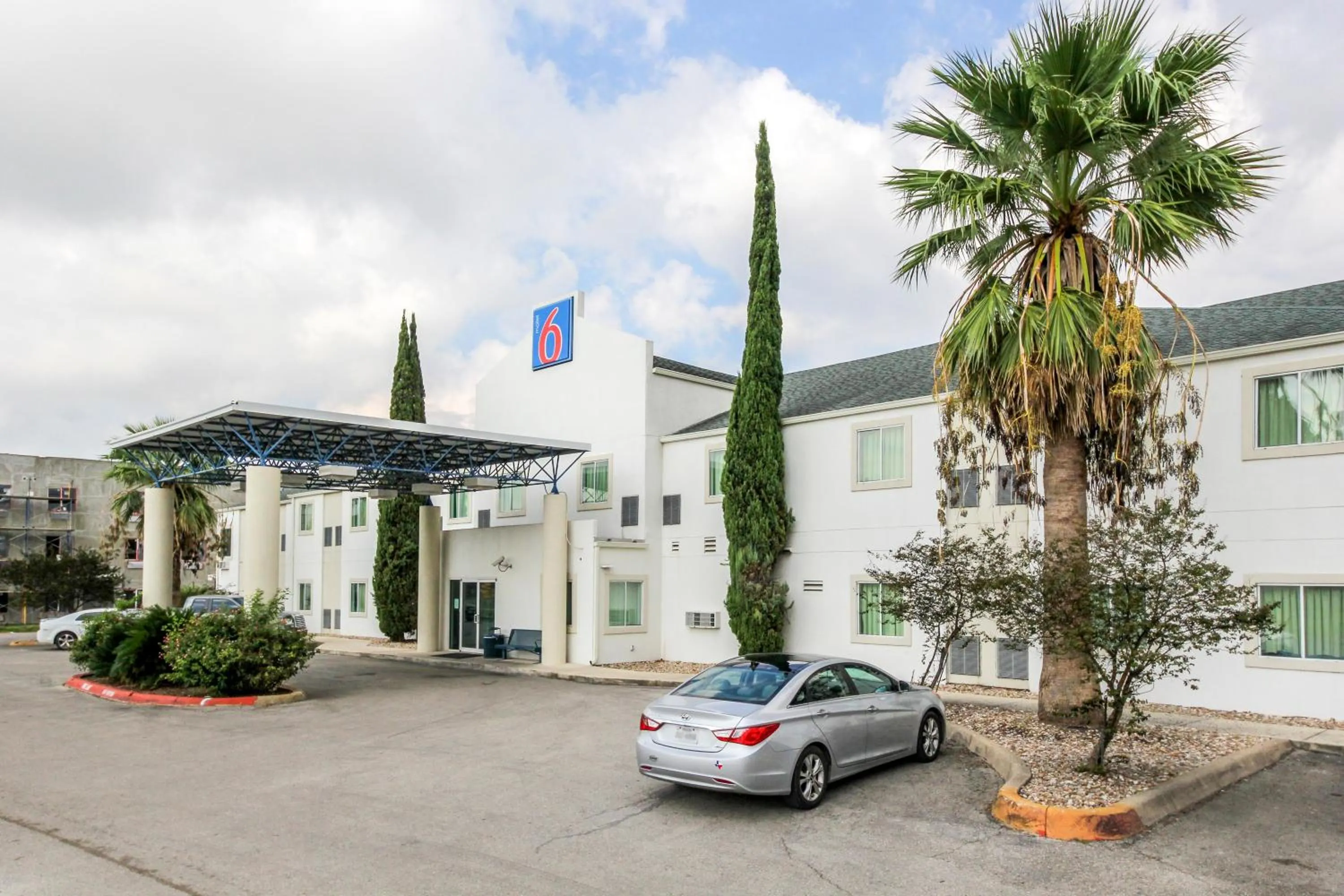 Facade/entrance in Motel 6 New Braunfels