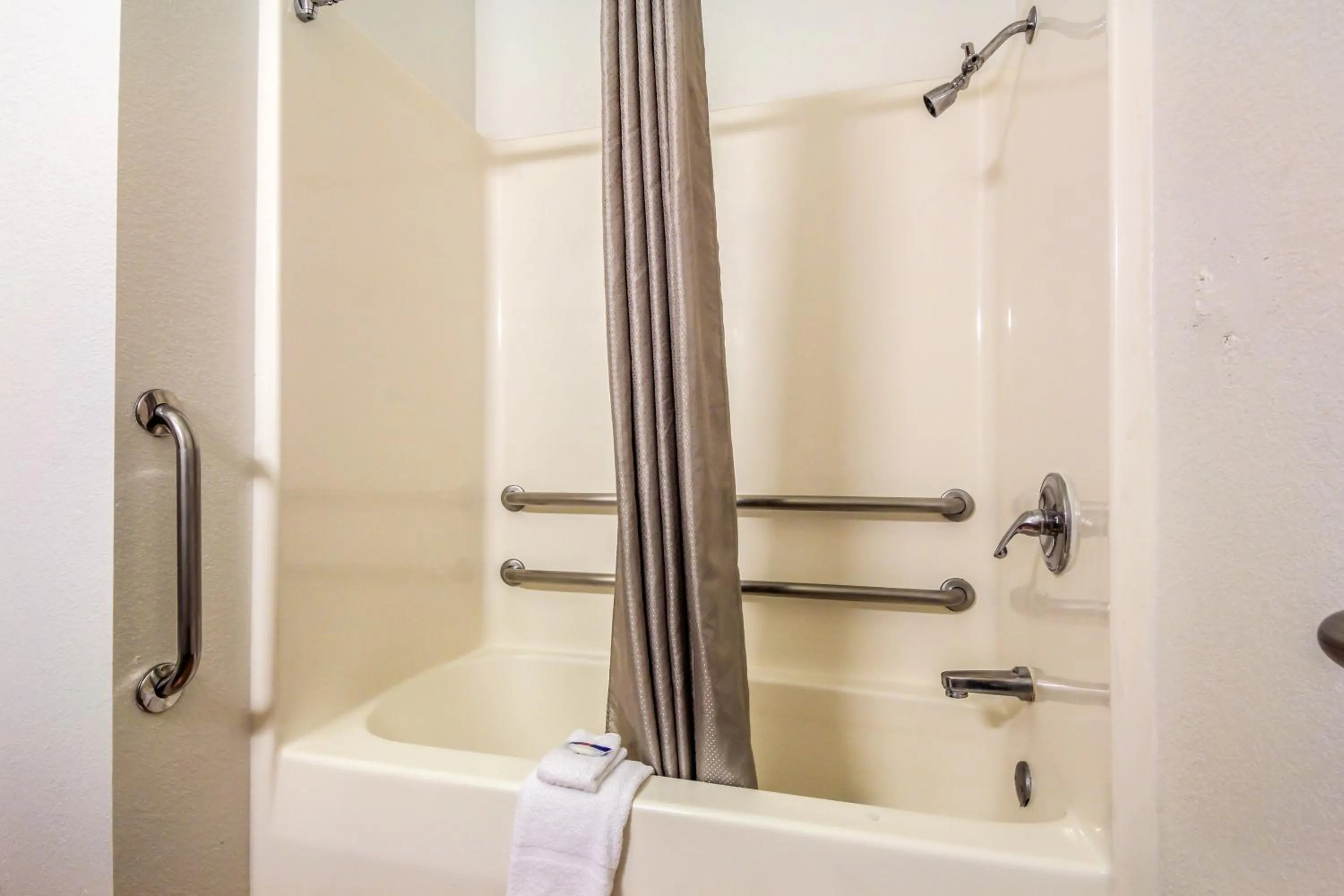 Bathroom in Motel 6 New Braunfels