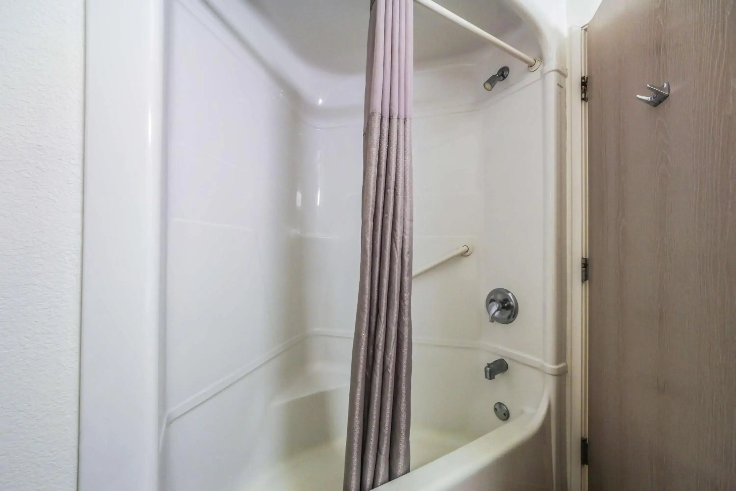 Deluxe Queen Room with Two Queen Beds - Non-Smoking in Motel 6 New Braunfels Deluxe Queen Room with Two Queen Beds - Non-Smoking in Motel 6 New Braunfels