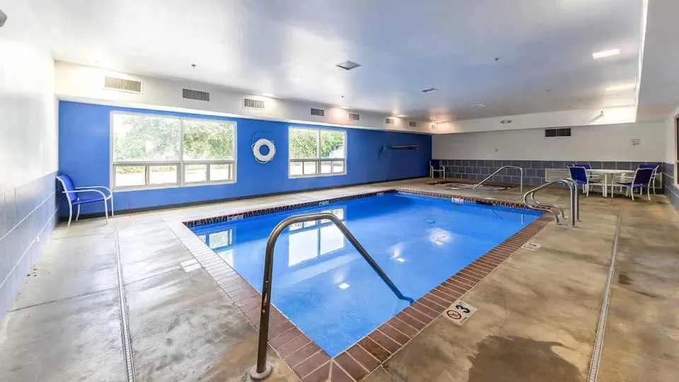 Swimming pool in Motel 6 New Braunfels