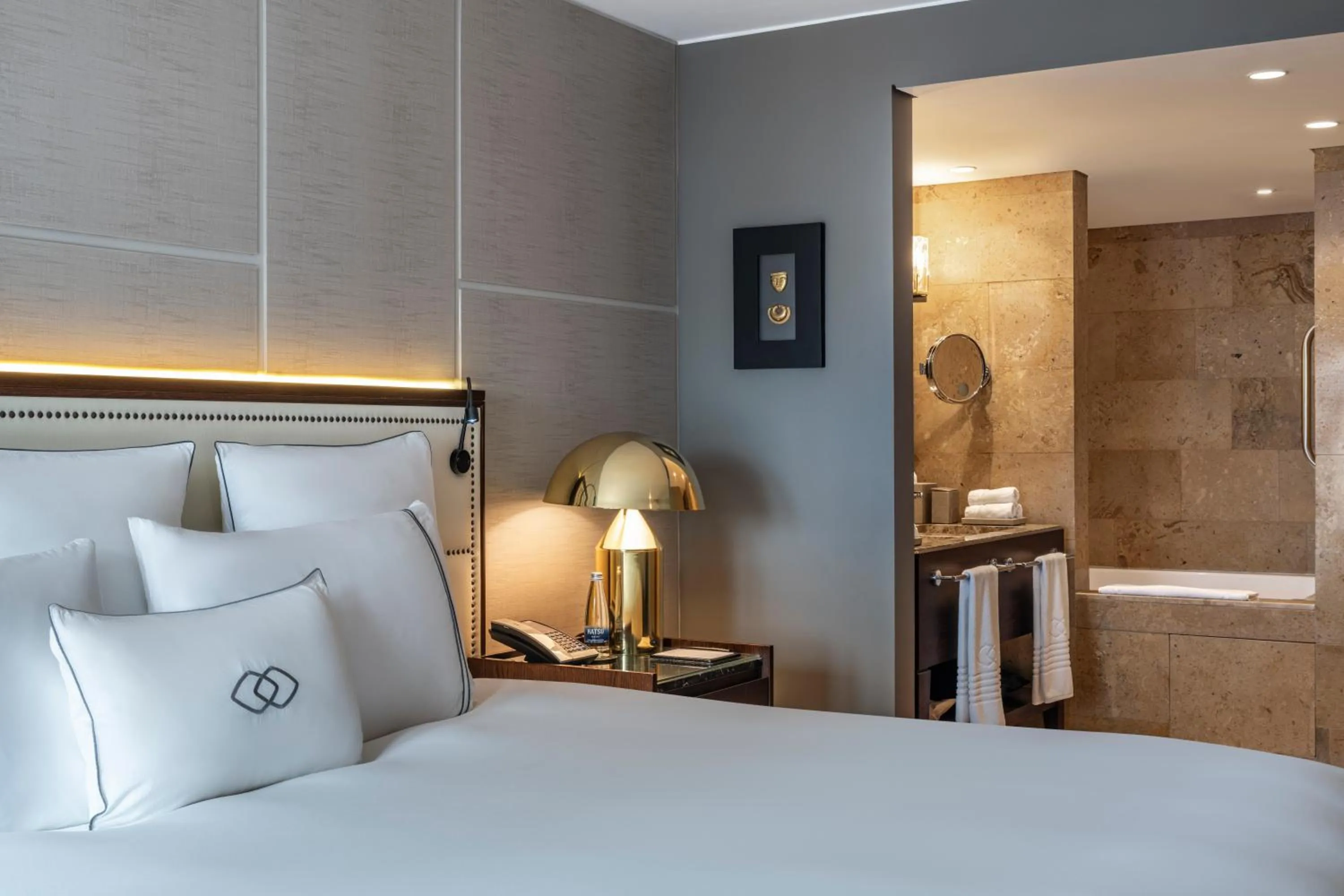 Bathroom, Bed in Sofitel Bogota Victoria Regia