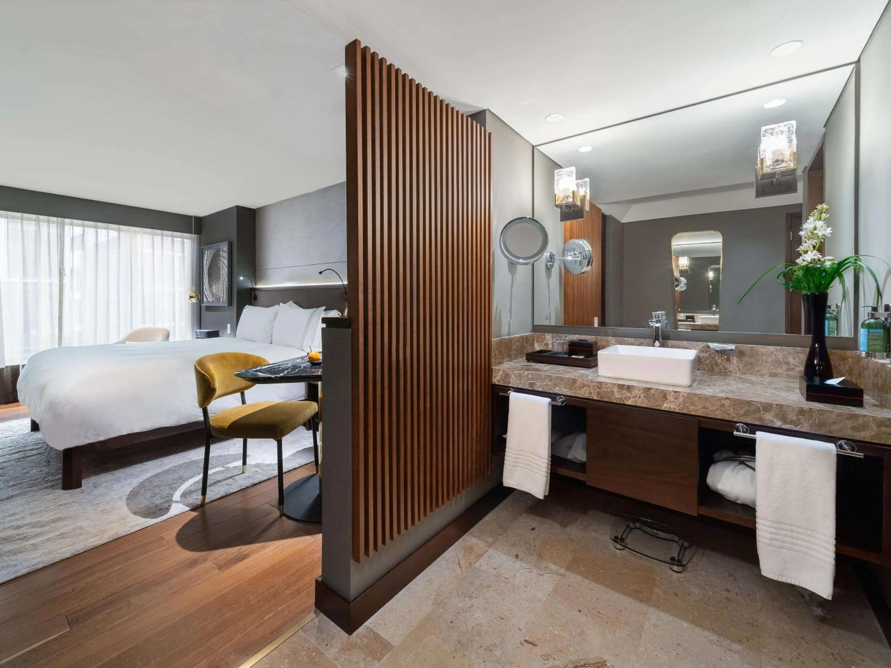 Photo of the whole room, Bed in Sofitel Bogota Victoria Regia