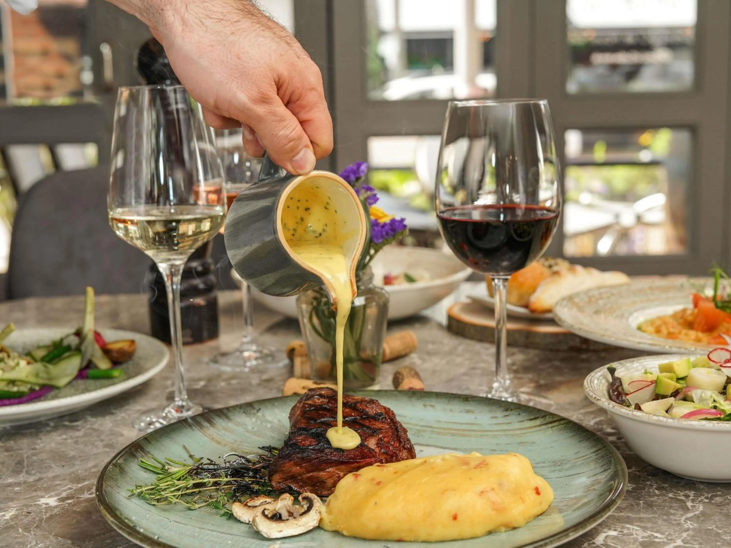 Restaurant/places to eat in Sofitel Bogota Victoria Regia