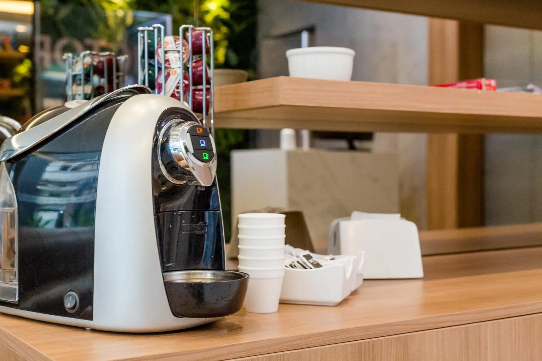 Coffee/tea facilities in Victory Suites