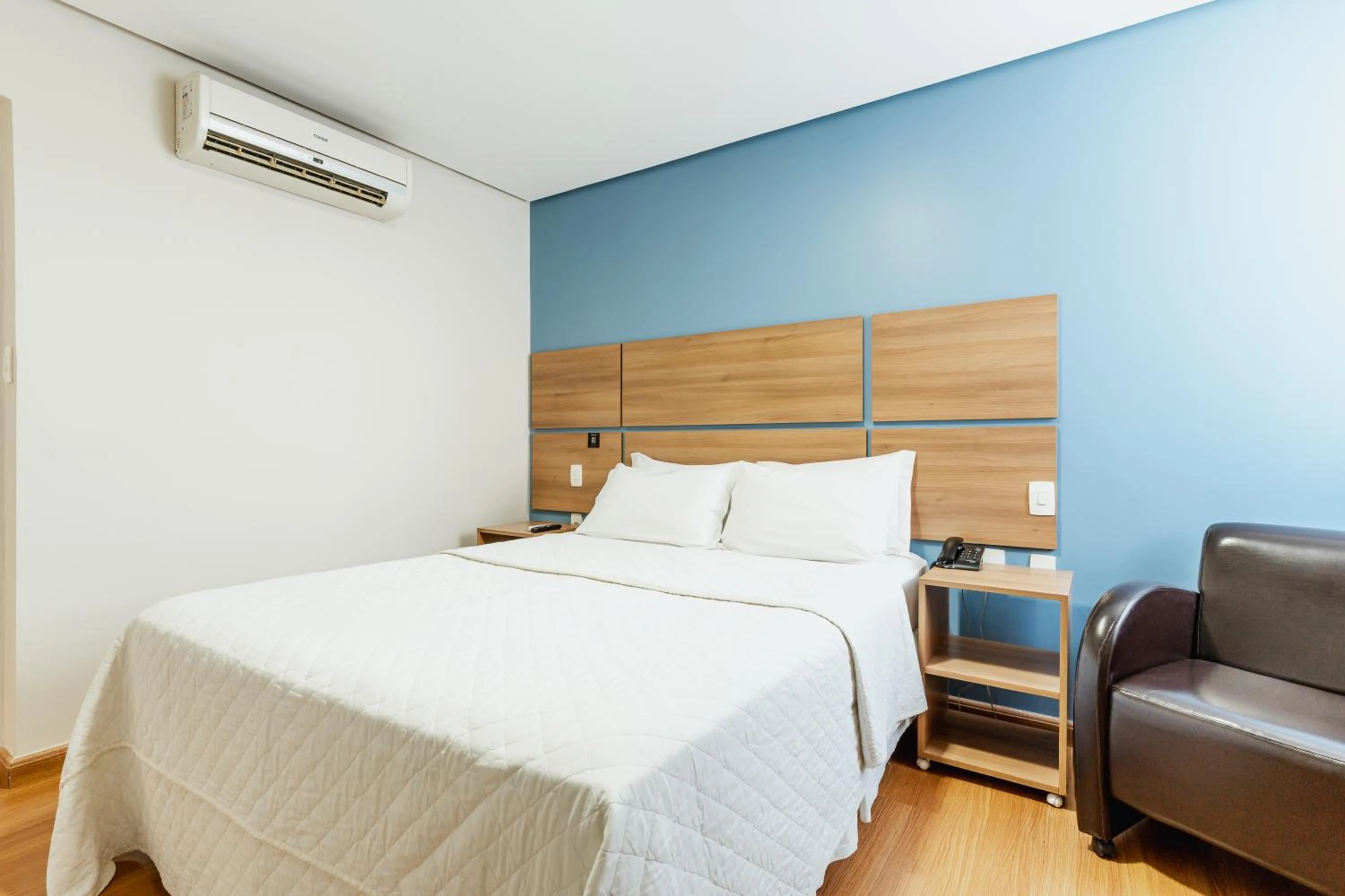 Bedroom, Bed in Victory Suites