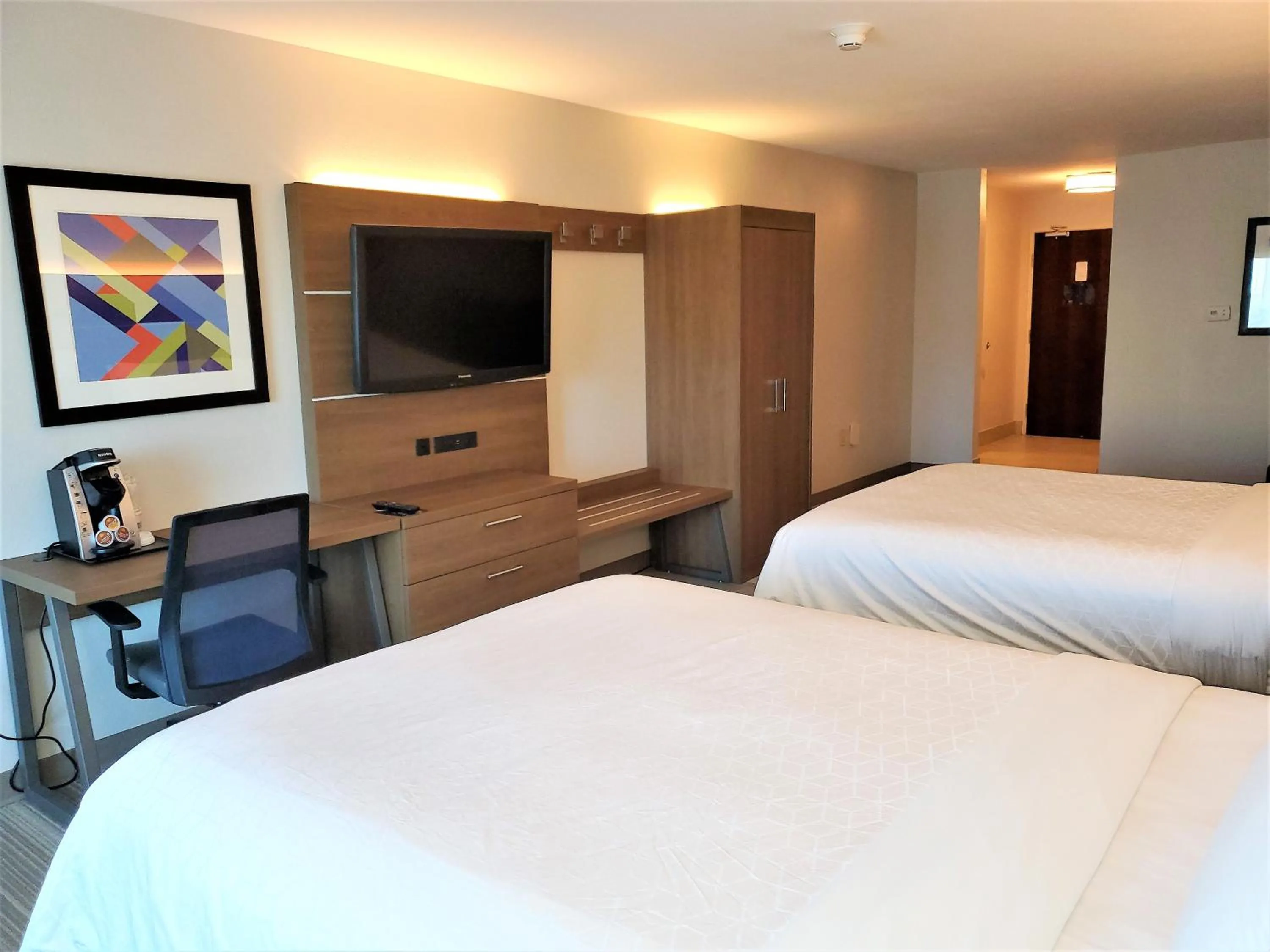Bed in Holiday Inn Express & Suites San Antonio West Sea World Area by IHG