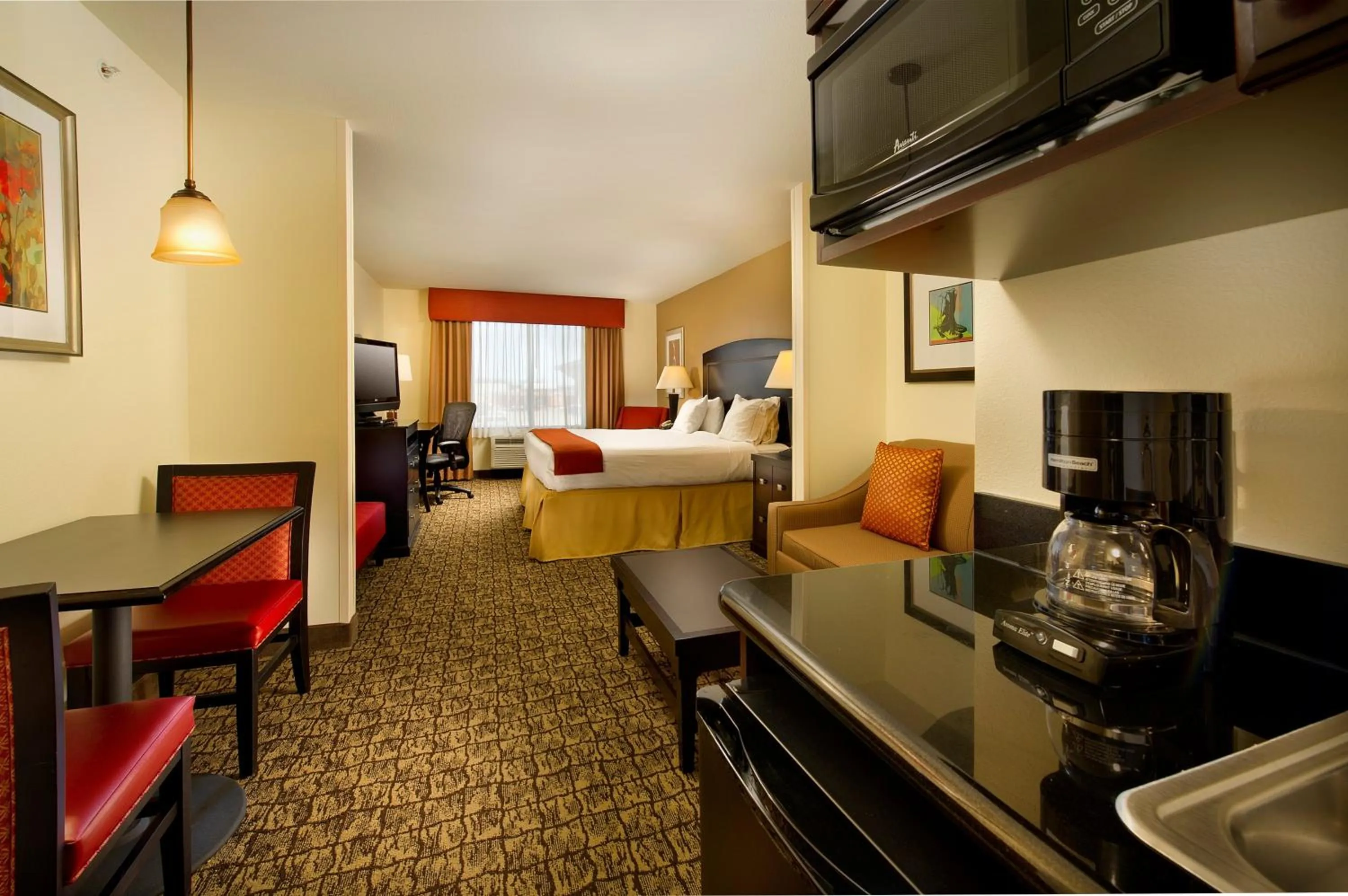 Photo of the whole room, Bed in Holiday Inn Express Uvalde by IHG