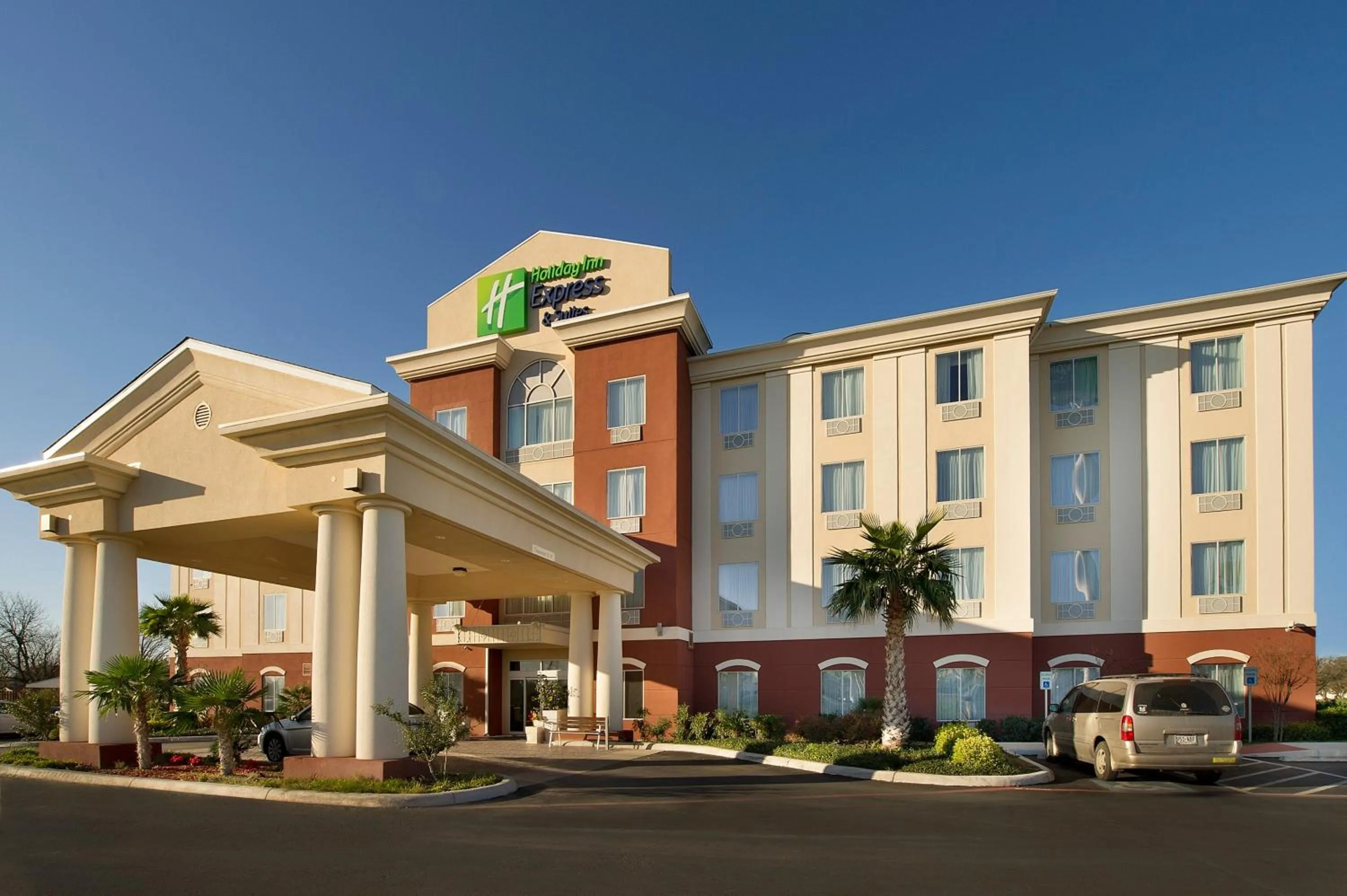 Property building in Holiday Inn Express Uvalde by IHG