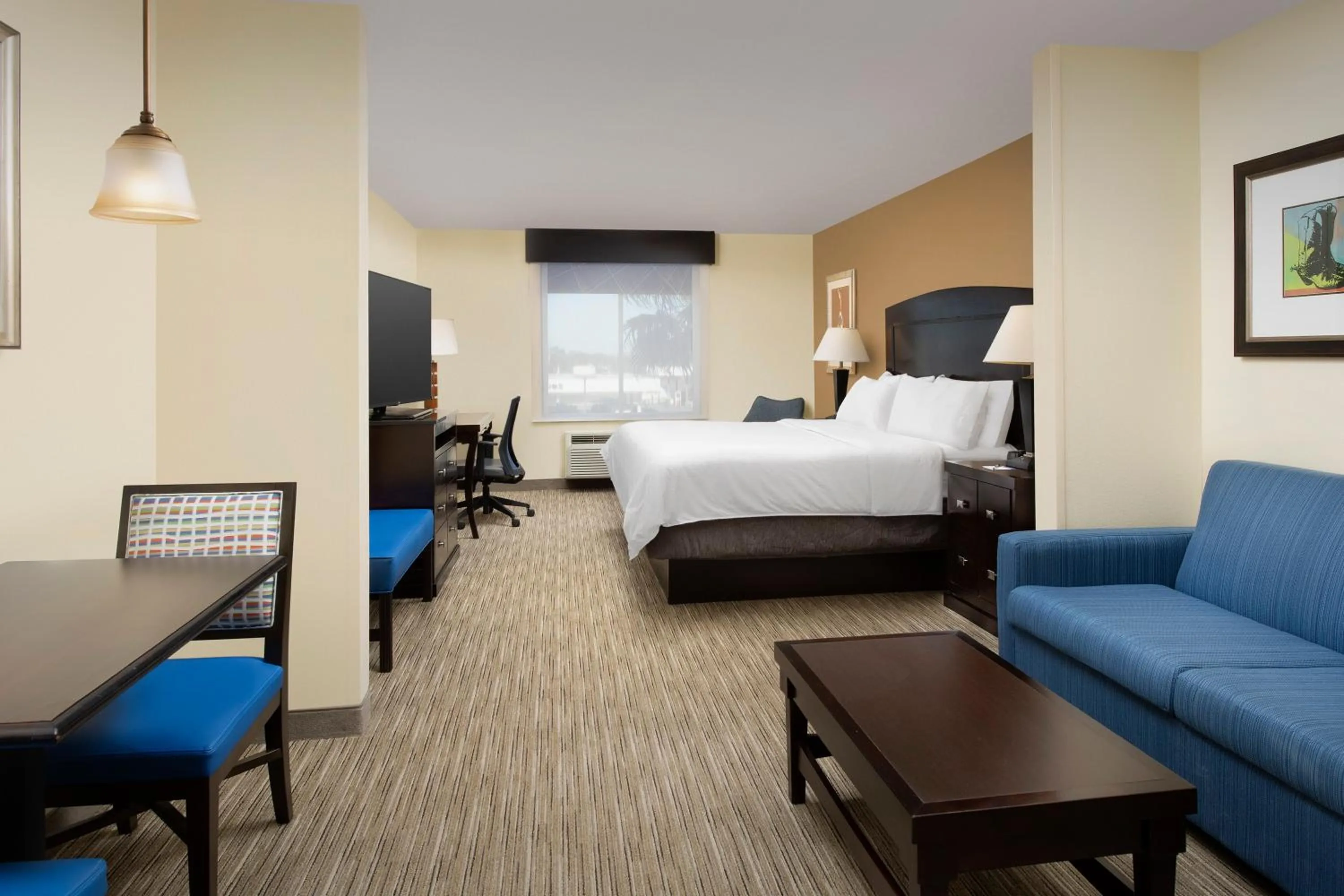 Photo of the whole room, Bed in Holiday Inn Express Uvalde by IHG