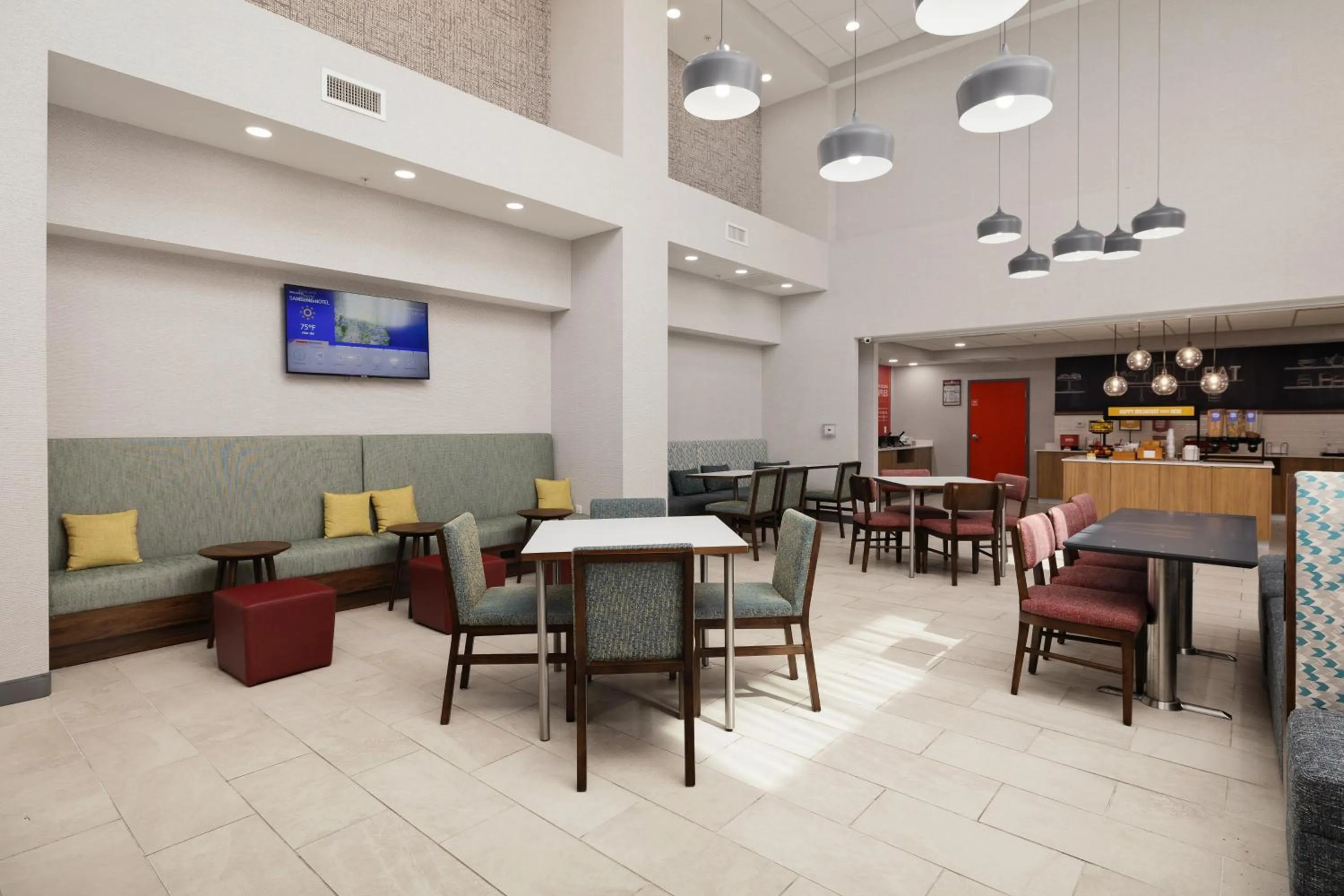 Seating area in Hampton Inn & Suites McAllen