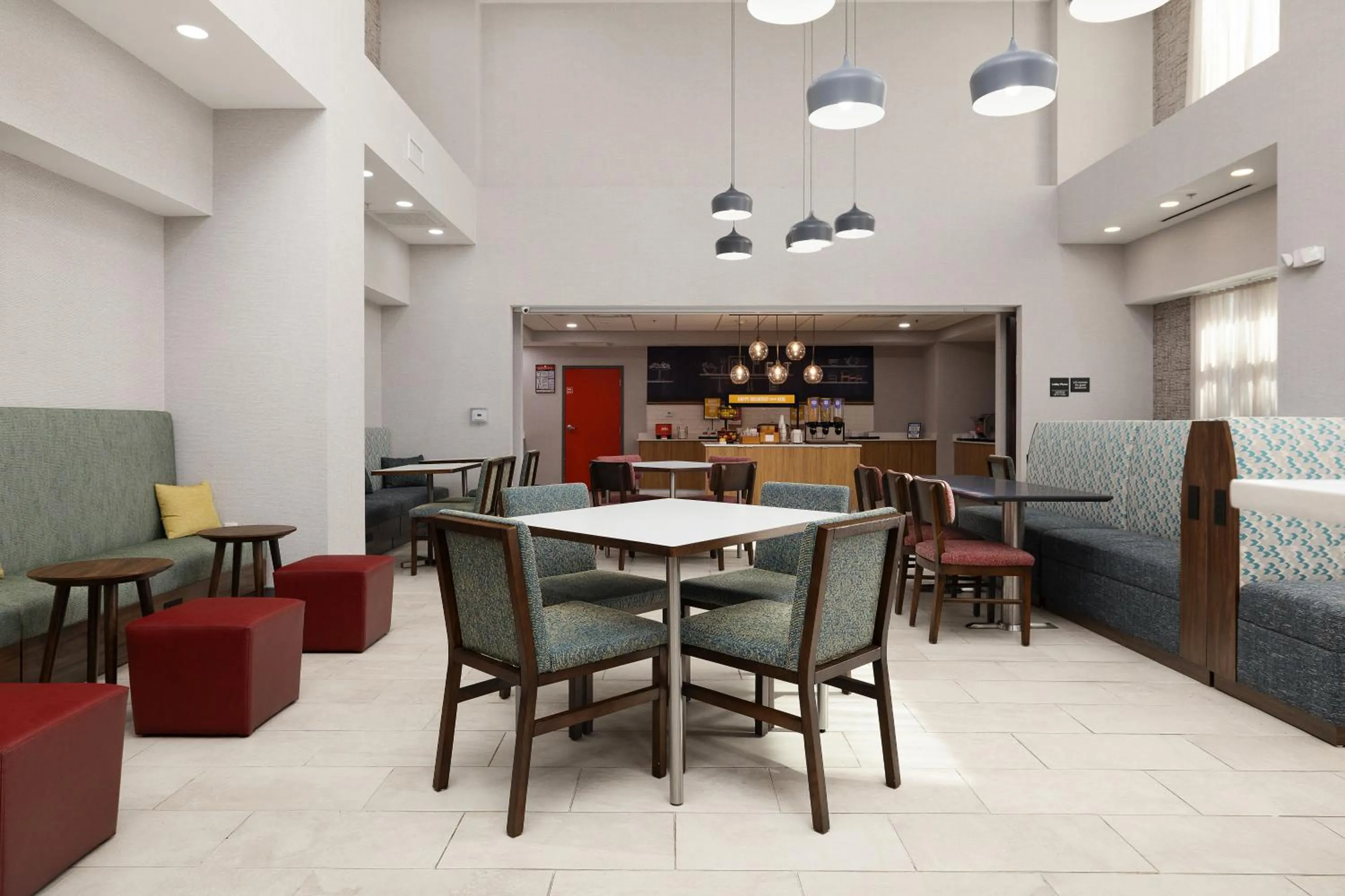 Seating area in Hampton Inn & Suites McAllen