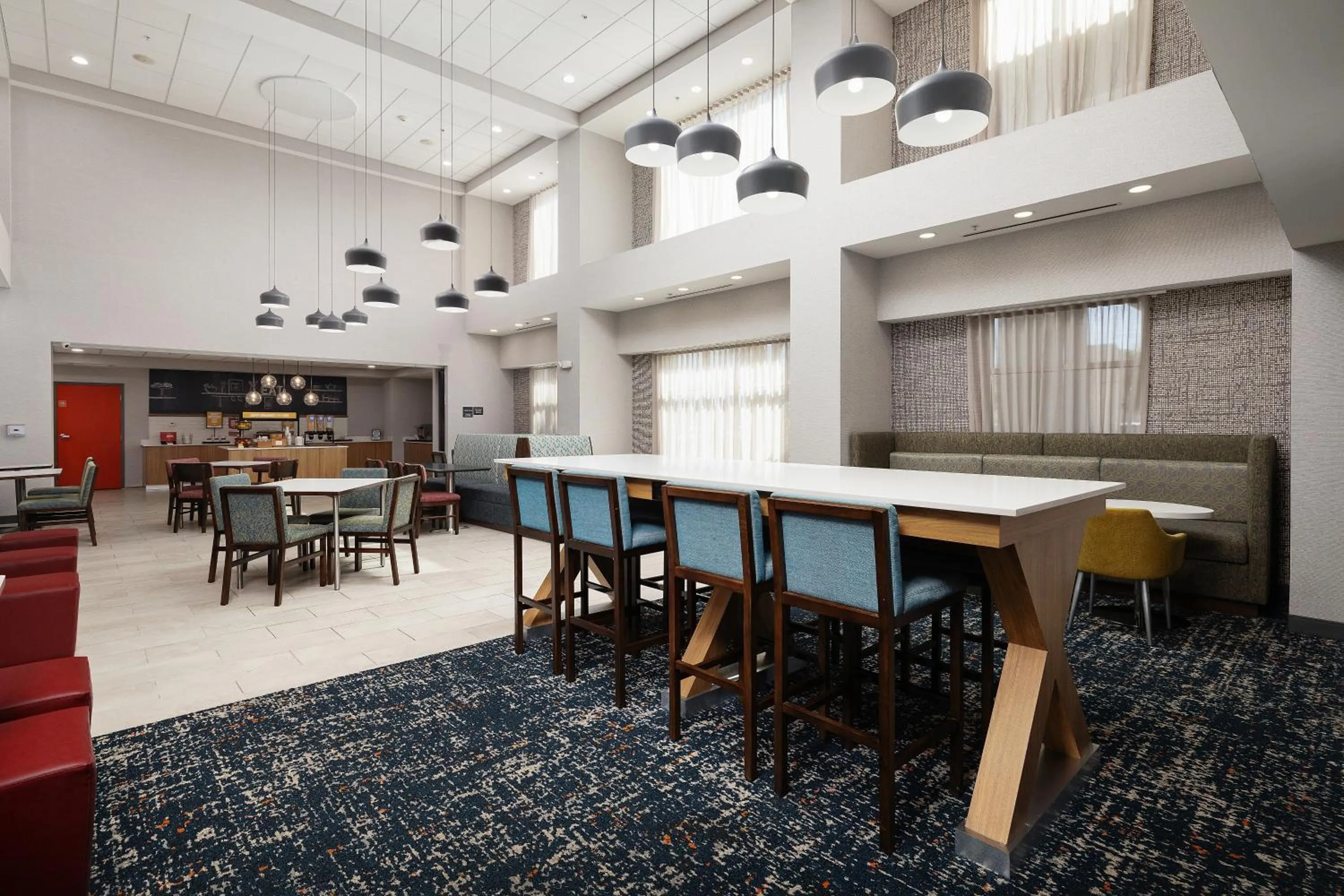 Seating area in Hampton Inn & Suites McAllen