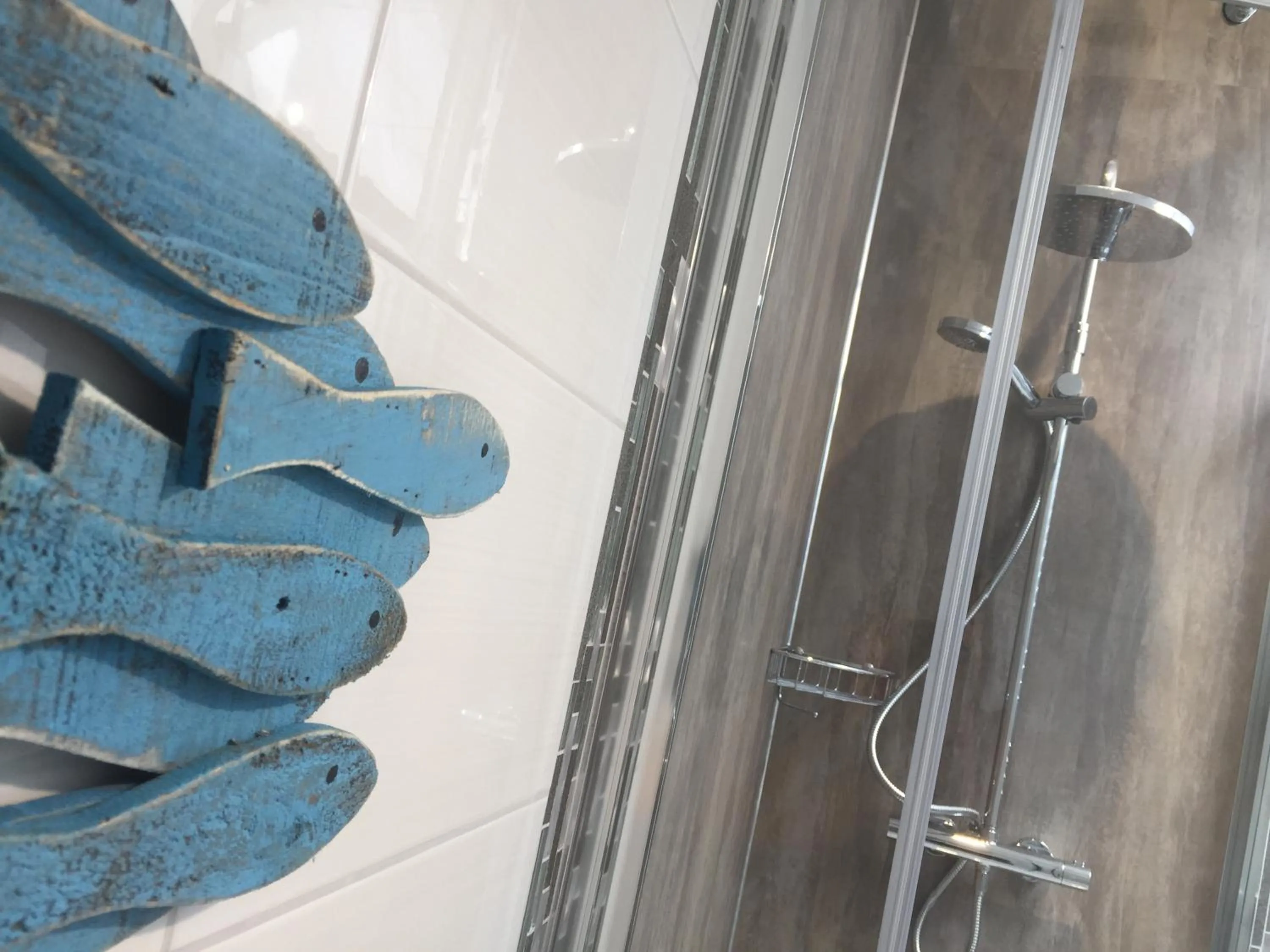 Shower in The Waterfront Inn