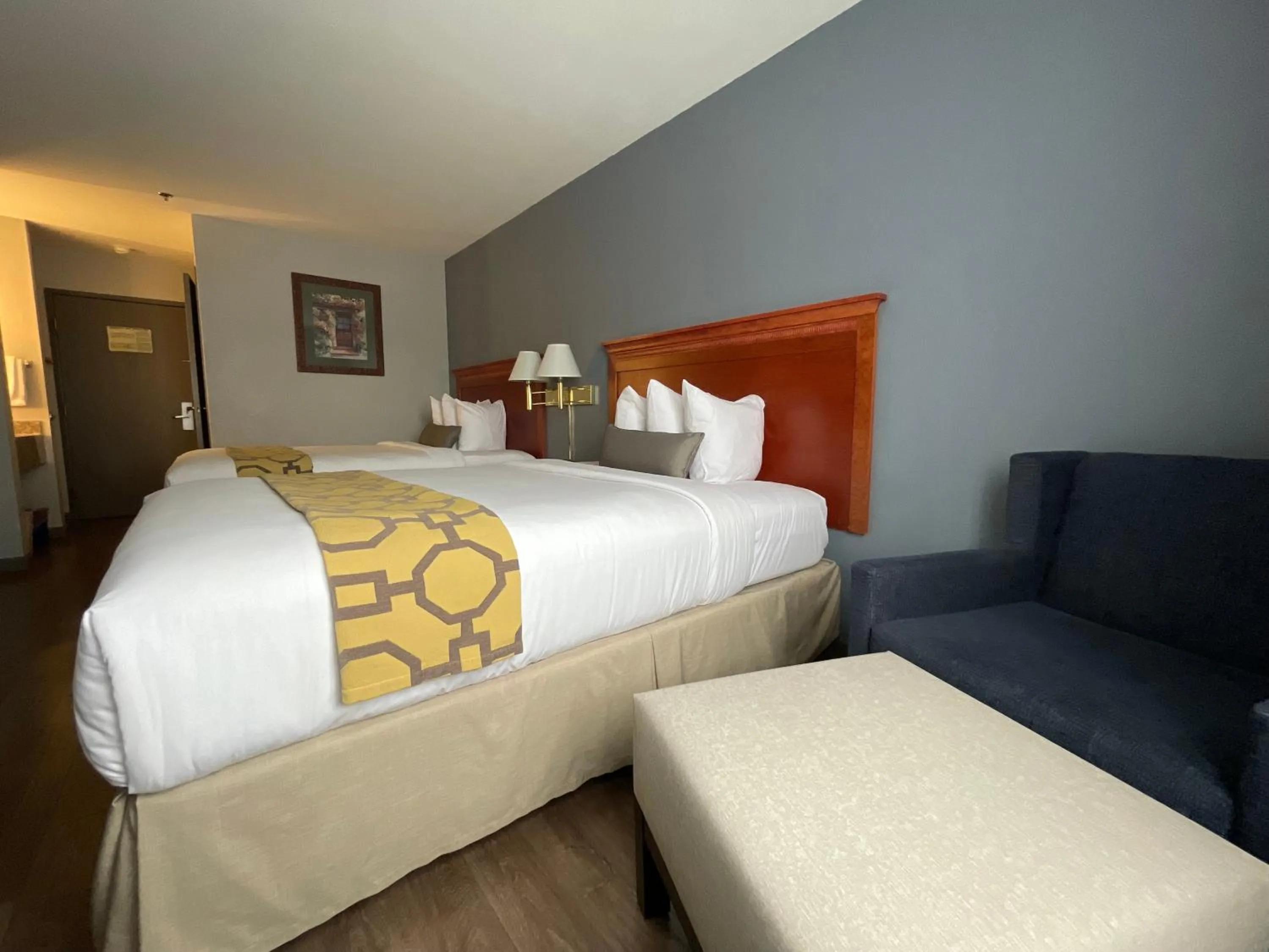 Bed in Baymont by Wyndham Yreka