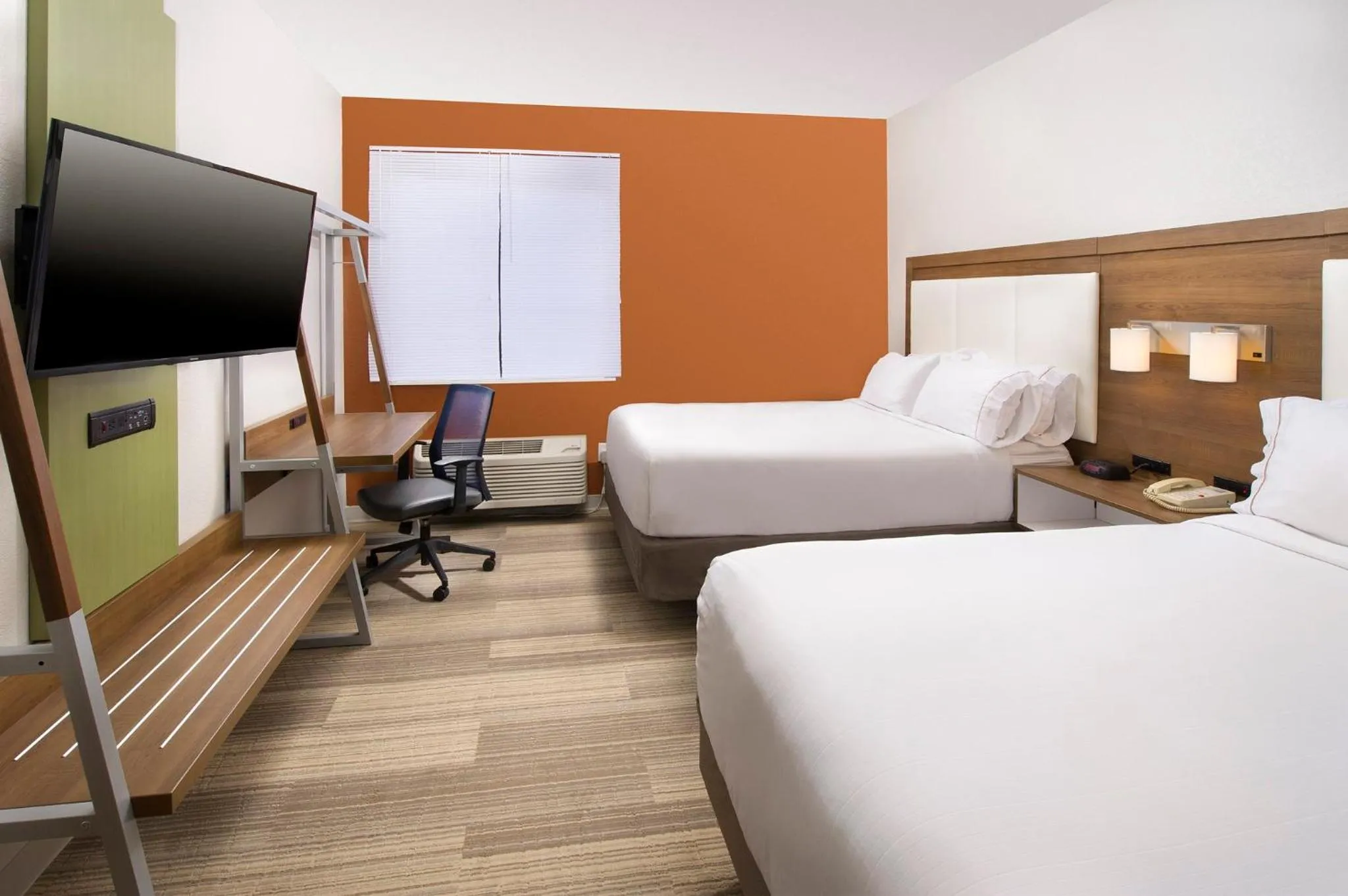 Photo of the whole room, Bed in Holiday Inn Express & Suites San Antonio - Downtown Market Area by IHG