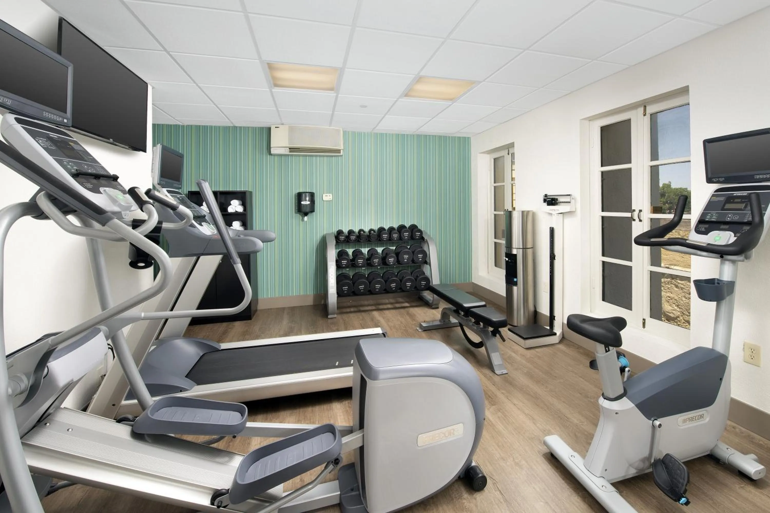 Fitness centre/facilities in Holiday Inn Express San Antonio North Riverwalk Area by IHG