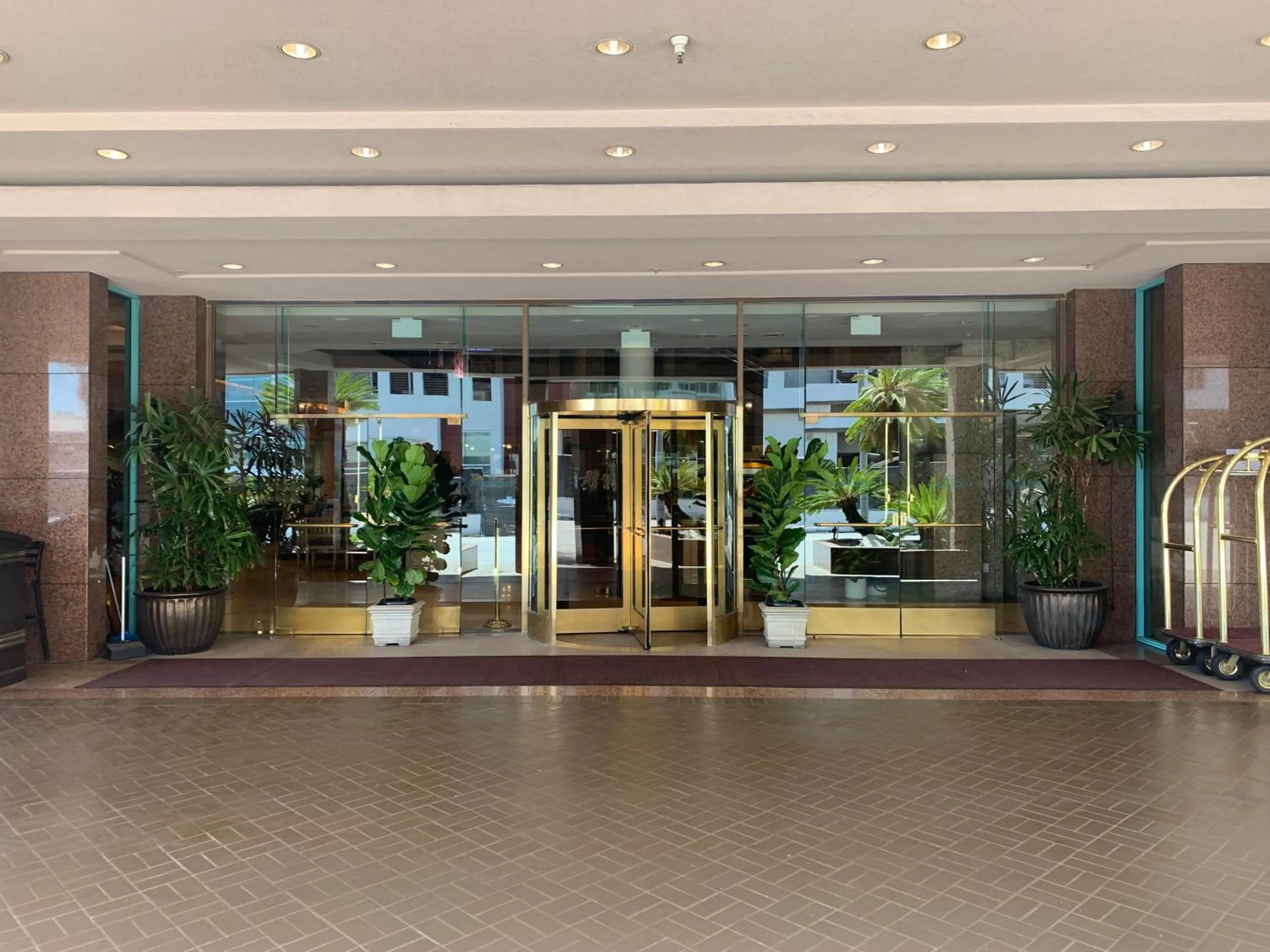 Facade/entrance in Oxford Palace Hotel