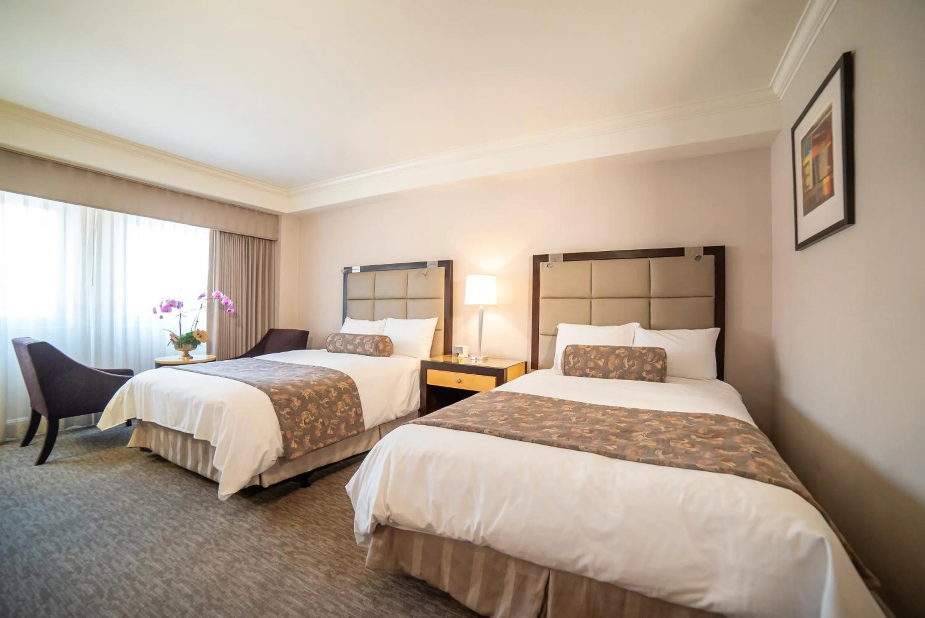 Bedroom, Bed in Oxford Palace Hotel