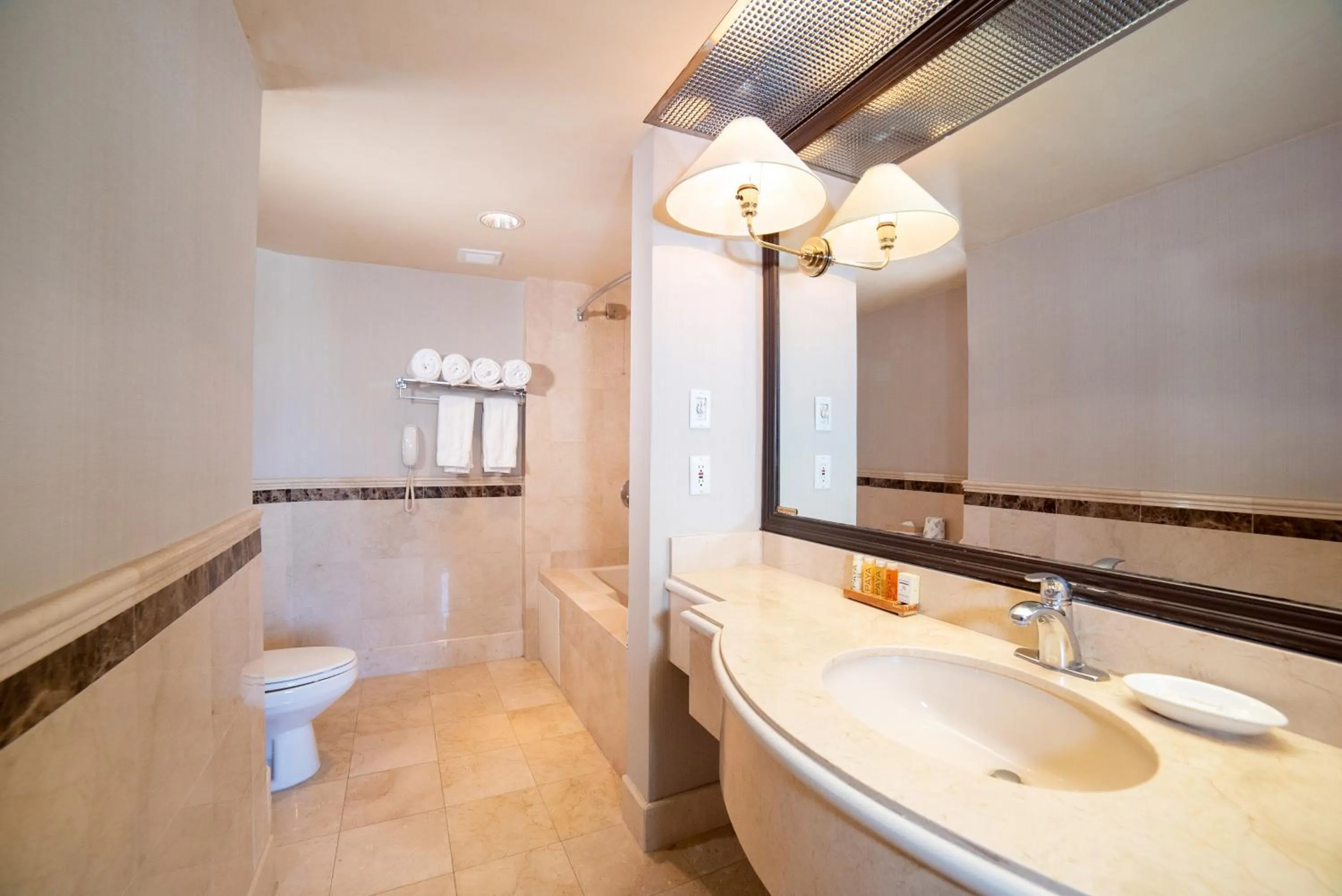 Bathroom in Oxford Palace Hotel