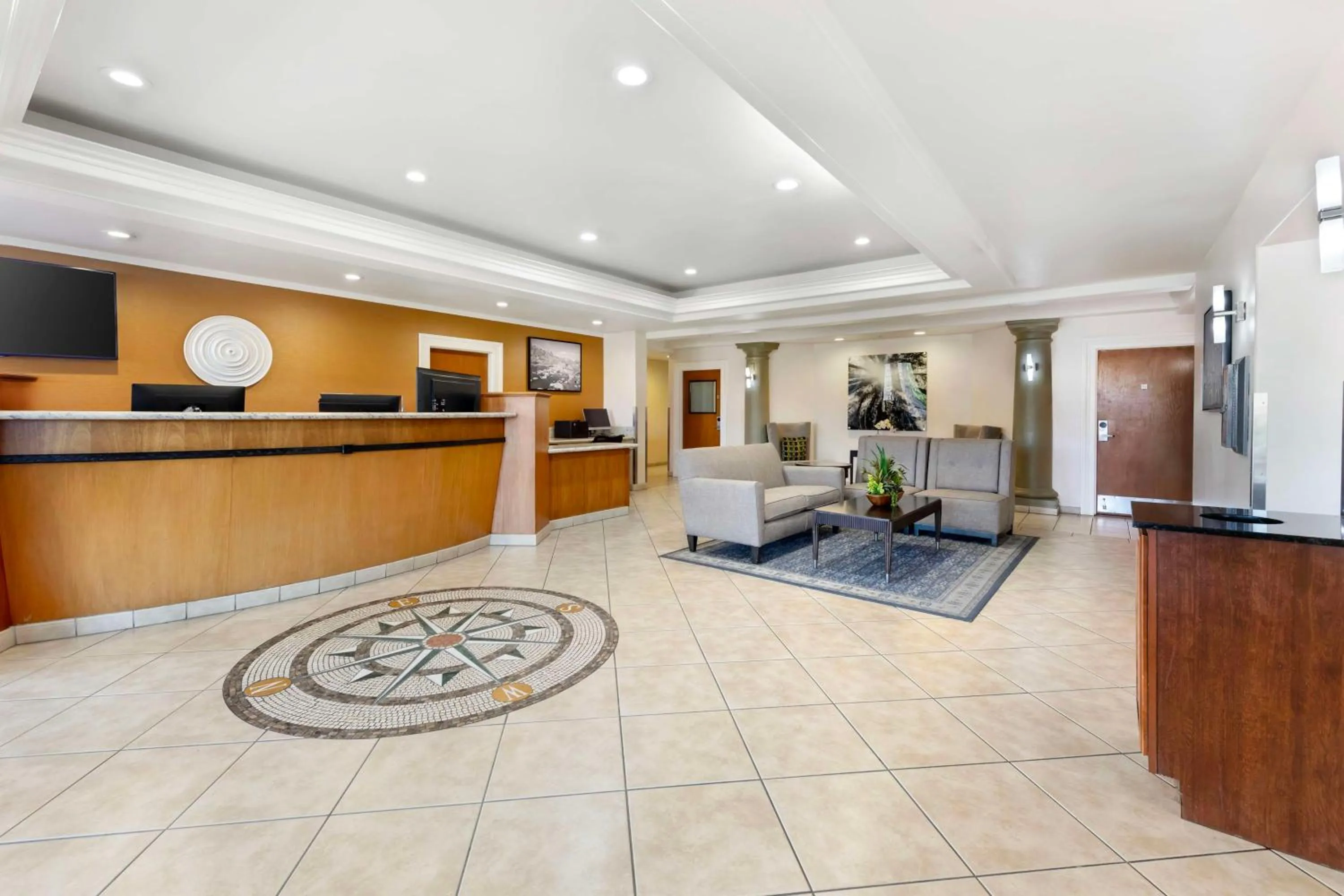 Lobby or reception in Best Western Plus Country Park Hotel