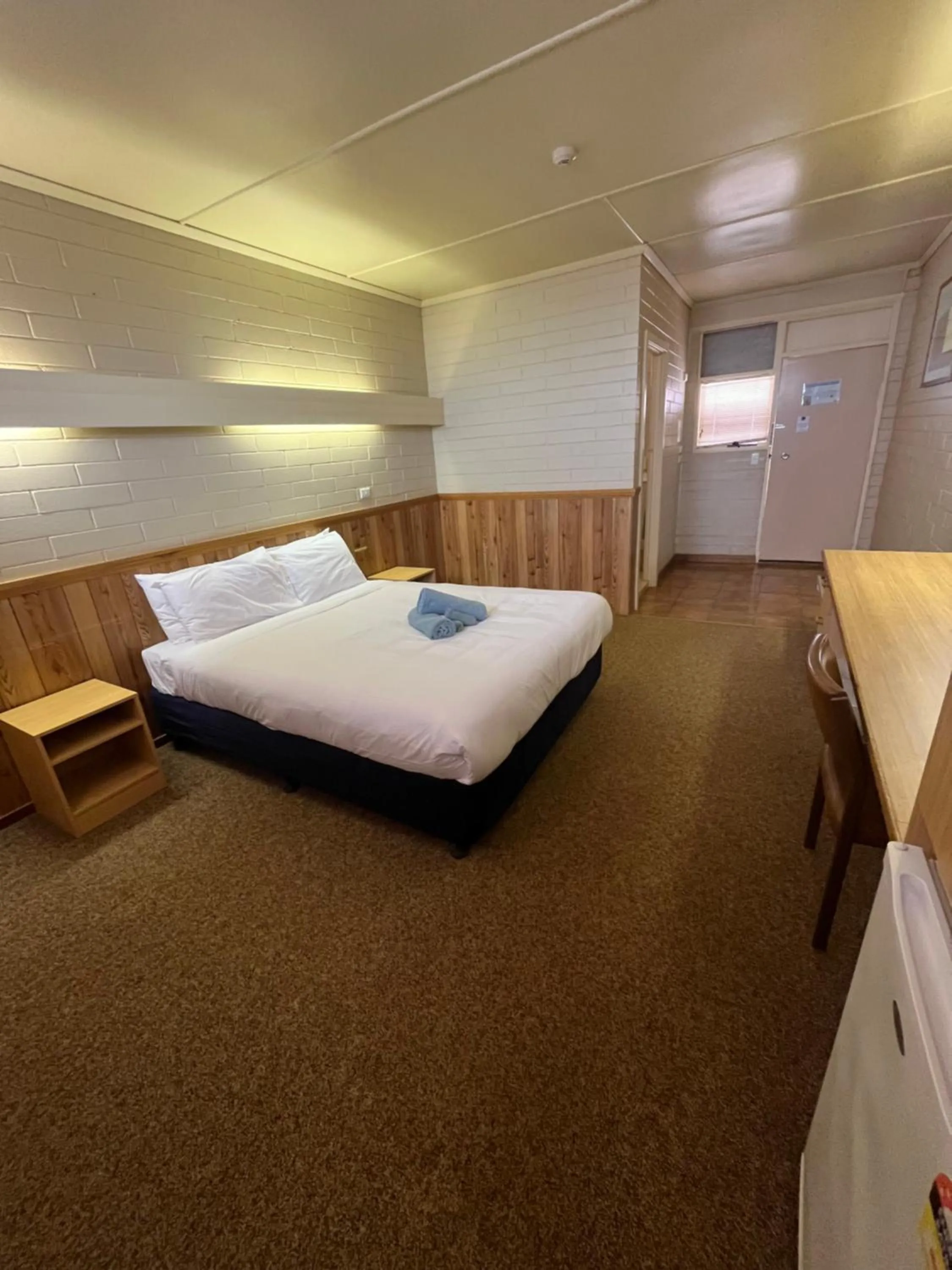 Photo of the whole room, Bed in Opal Inn Hotel, Motel, Caravan Park