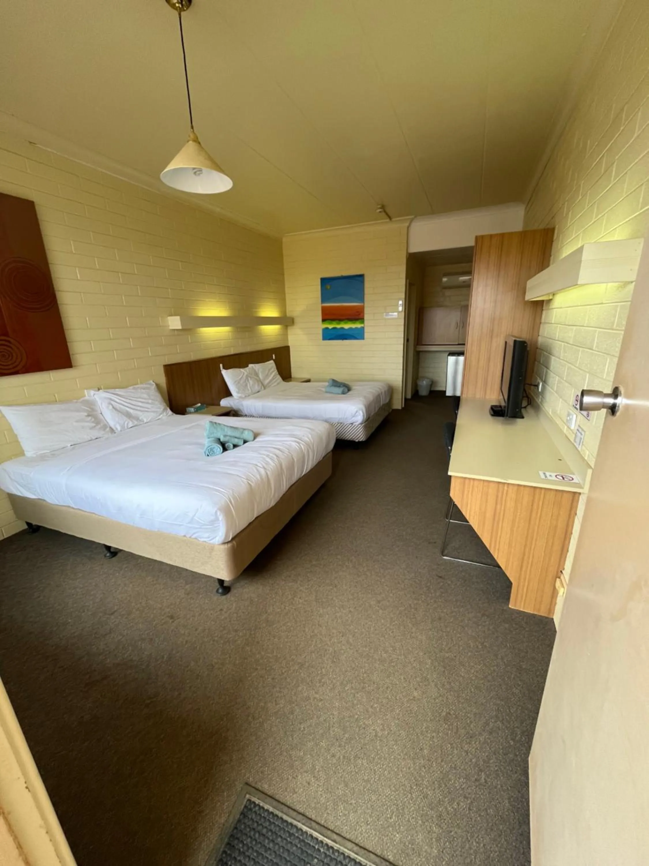 TV and multimedia, Bed in Opal Inn Hotel, Motel, Caravan Park