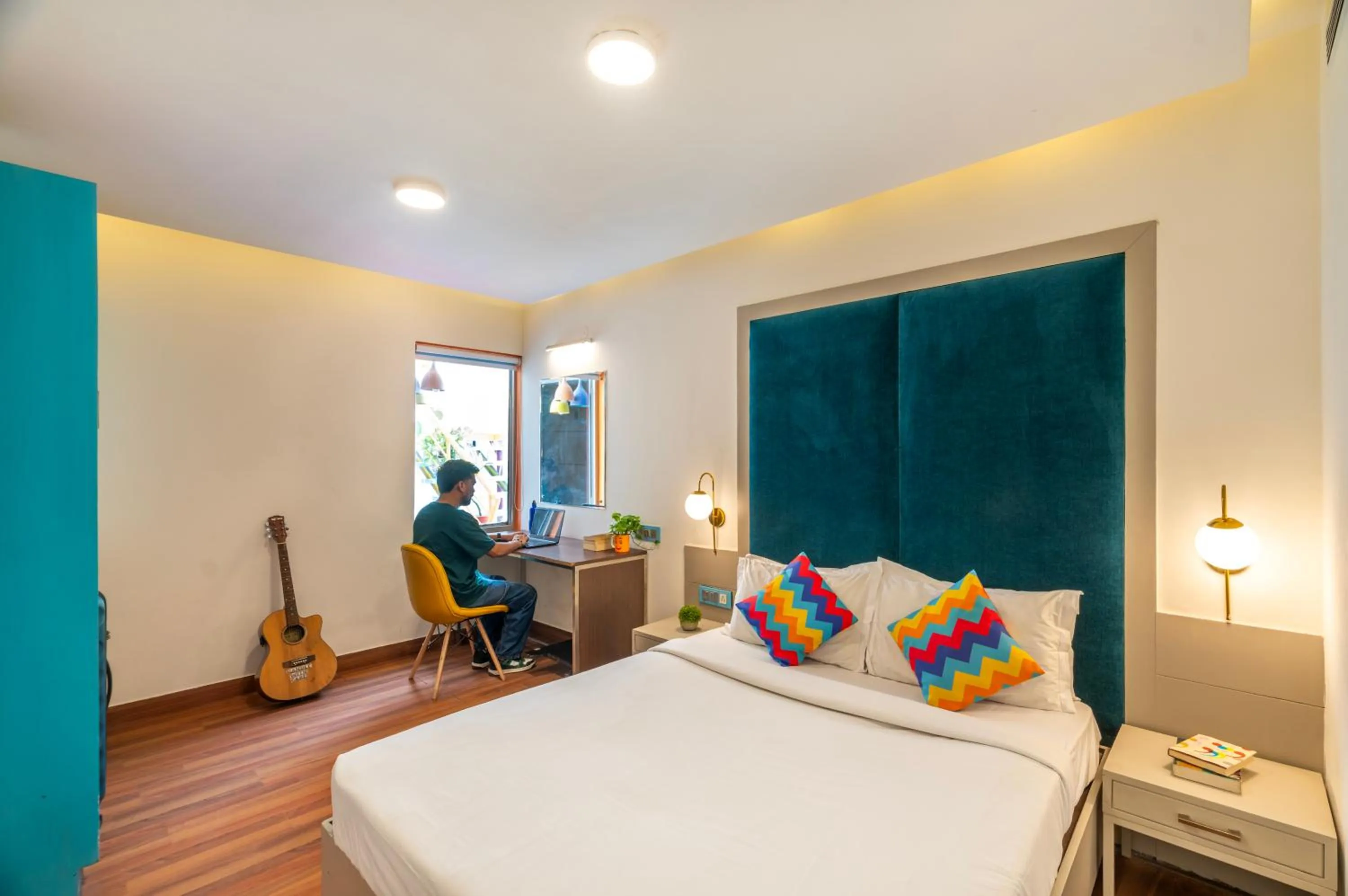 Deluxe Private A/C Room with Ensuite Bathroom in goSTOPS Delhi