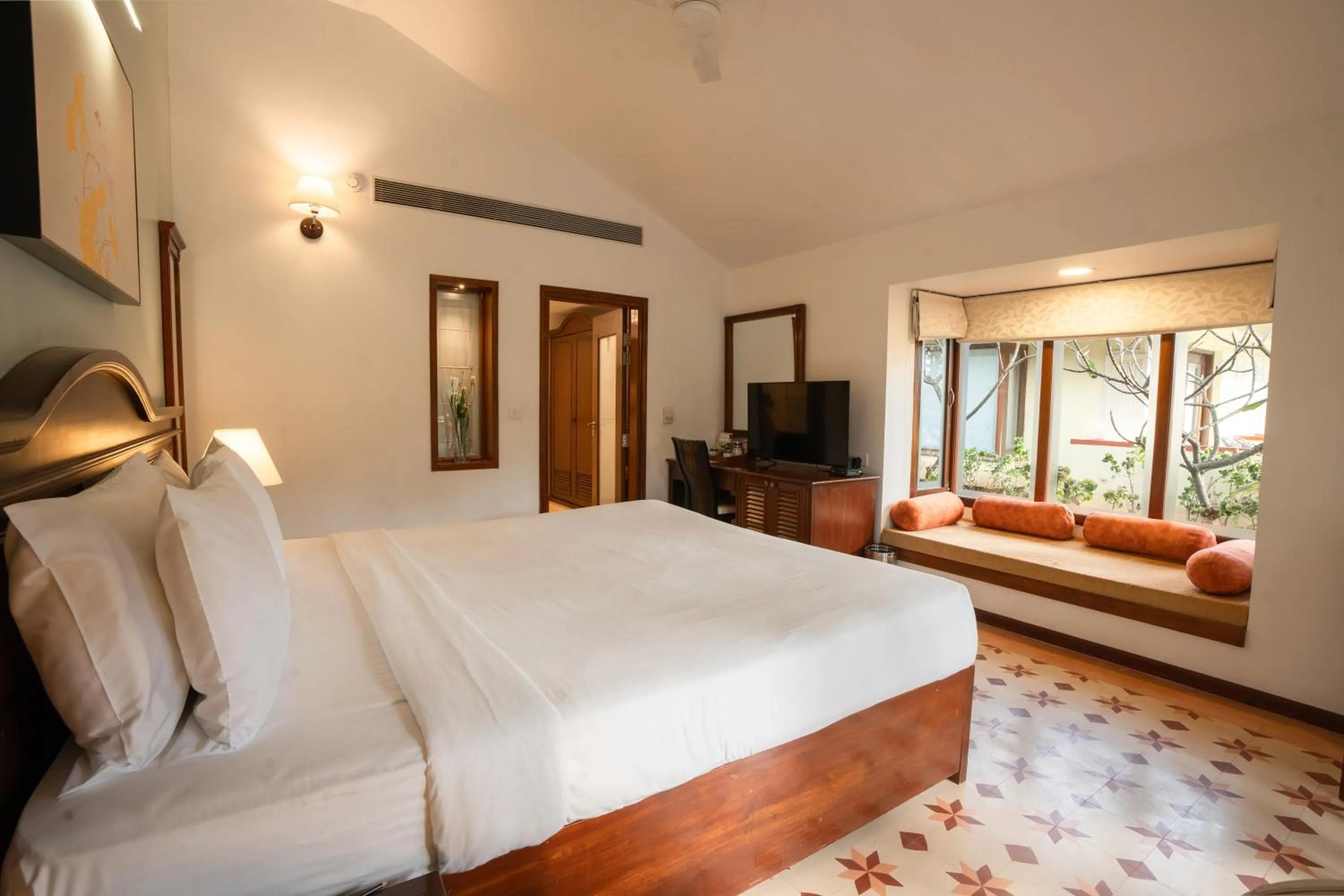 Bed in Novotel Goa Dona Sylvia Resort