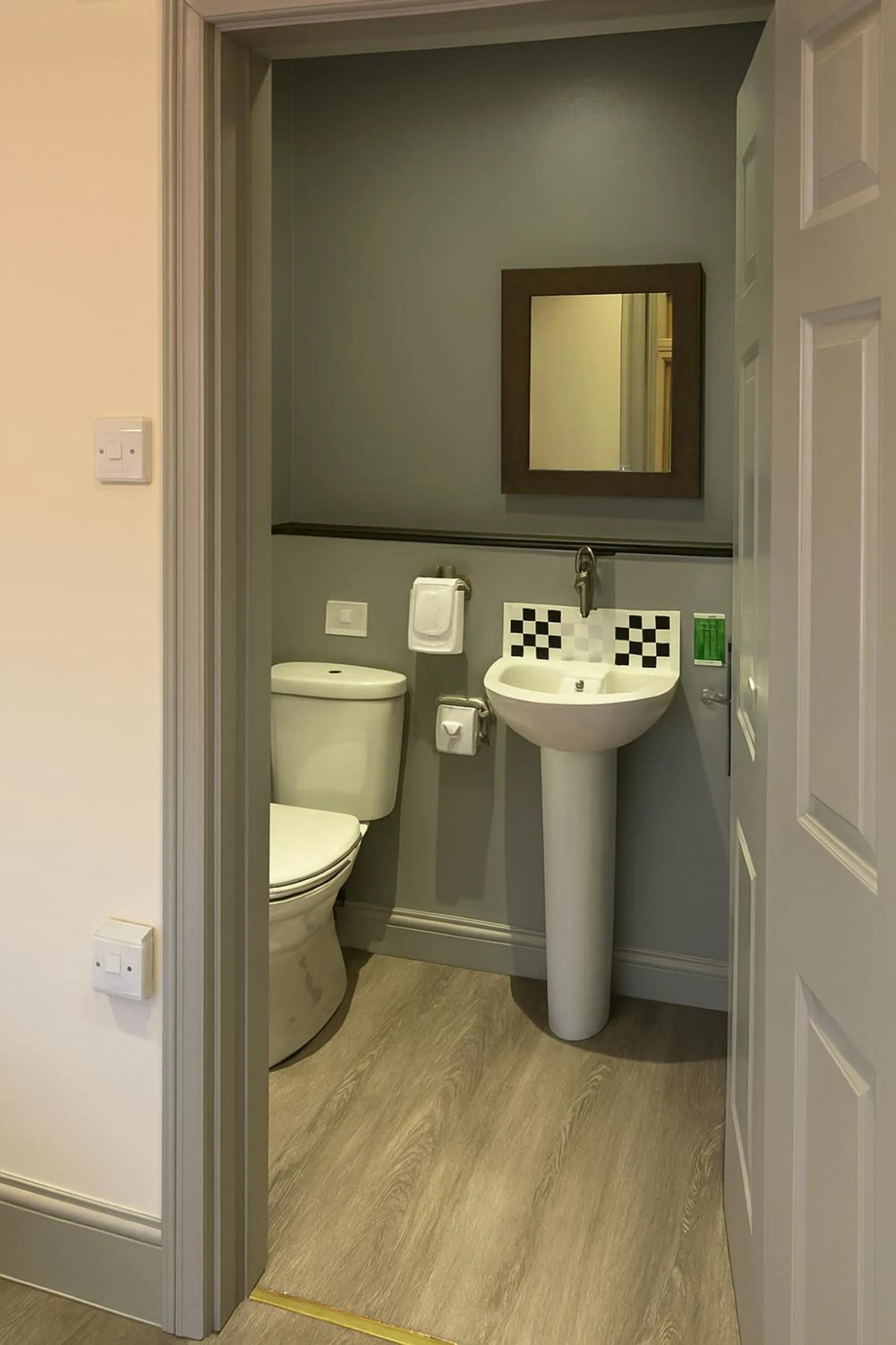 Bathroom in The Railway Sleeper Lodge