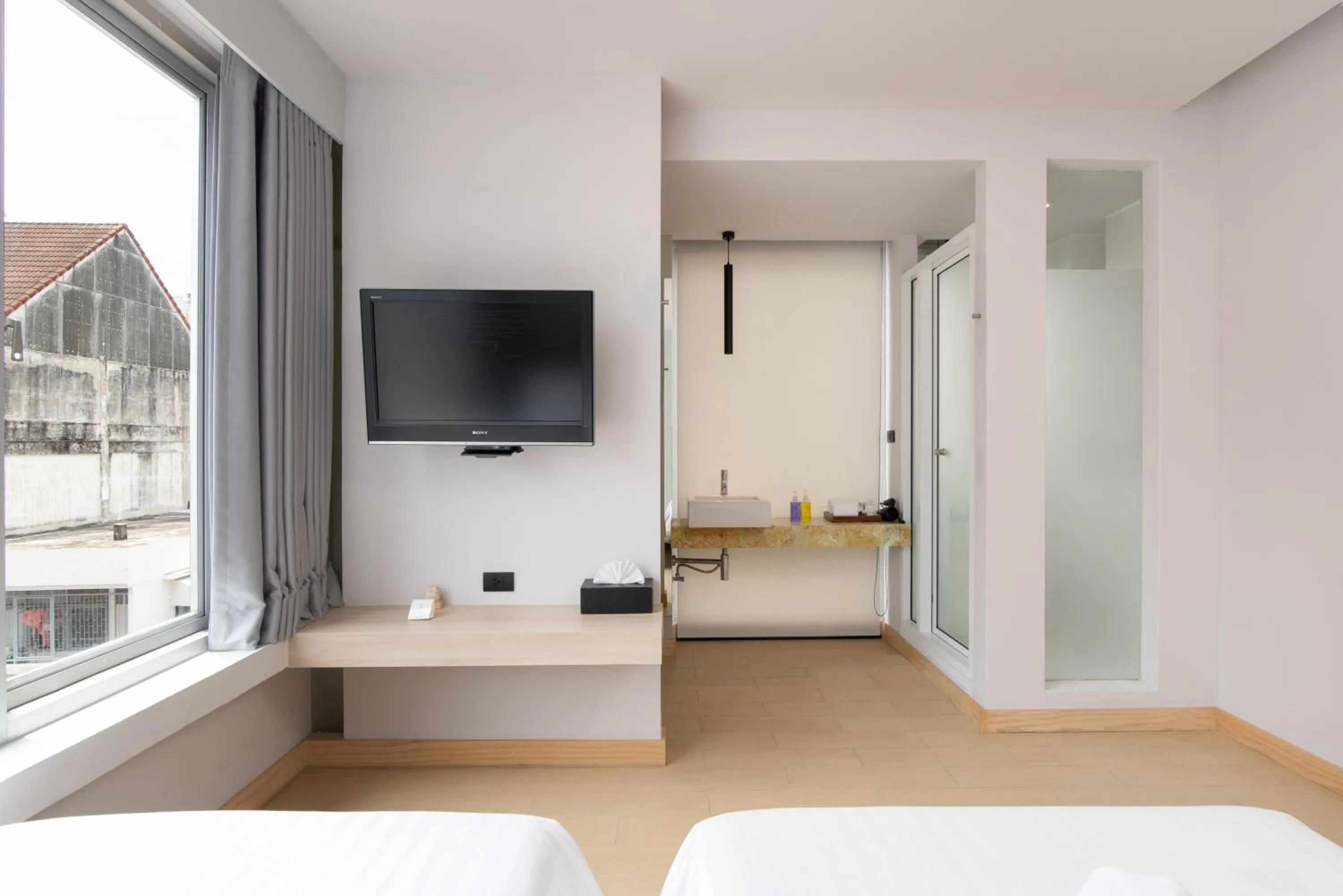 Seating area, Bed in Metz Pratunam