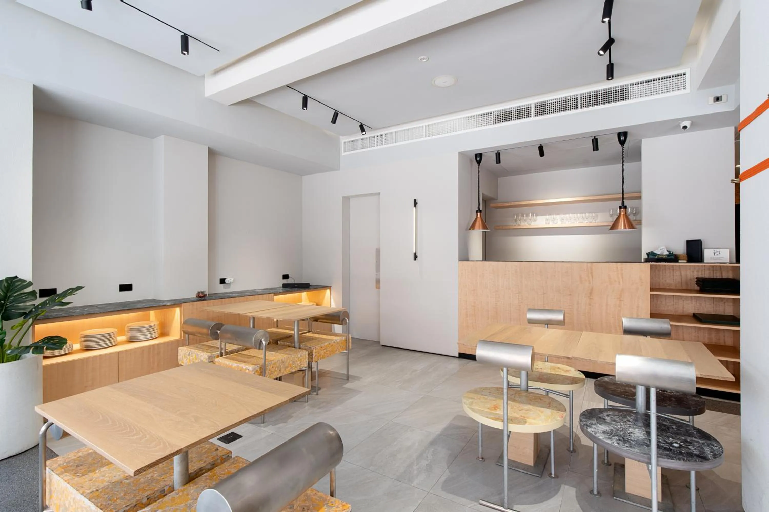 Restaurant/places to eat in Metz Pratunam