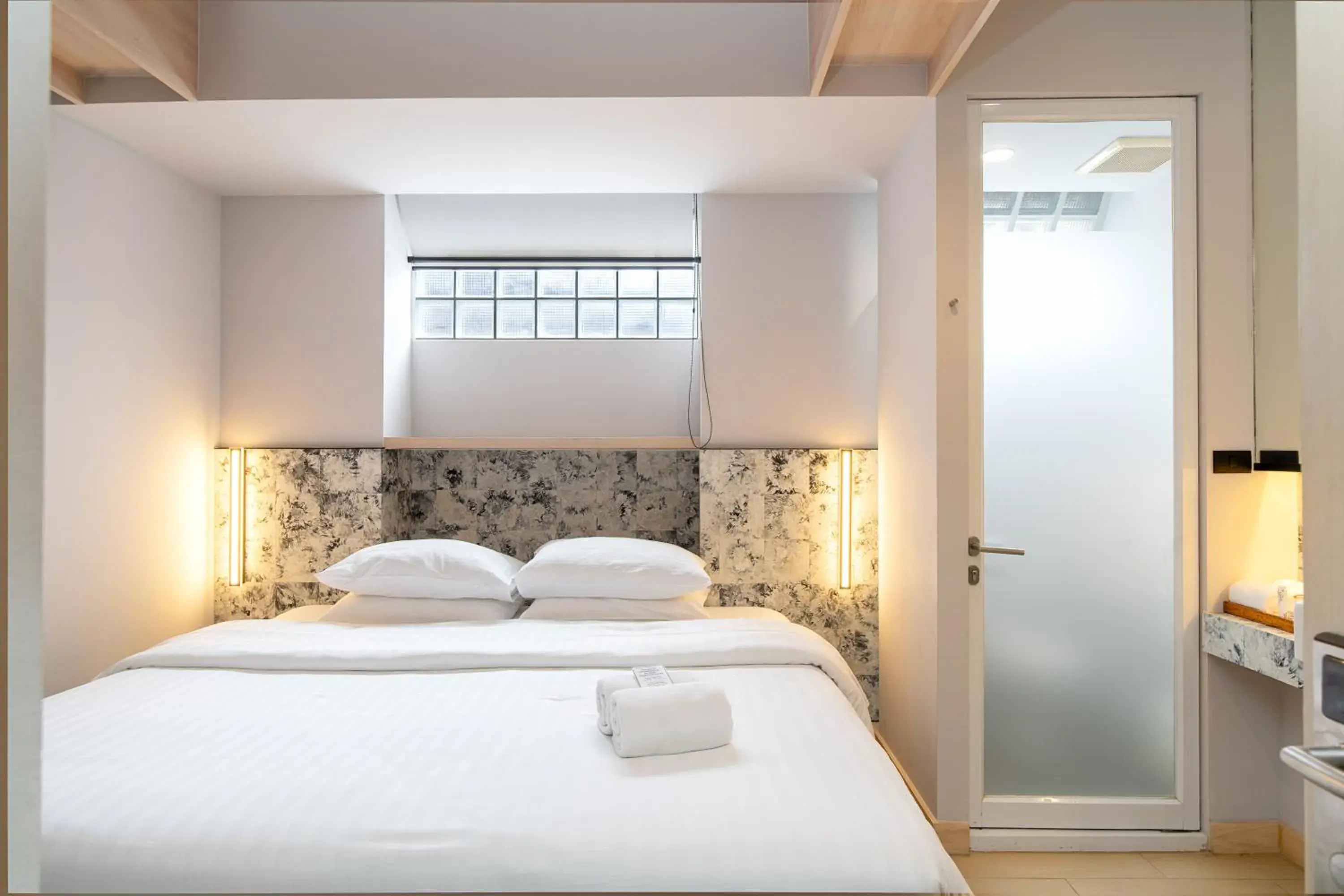 Paris Sky Light in Metz Pratunam Paris Sky Light in Metz Pratunam