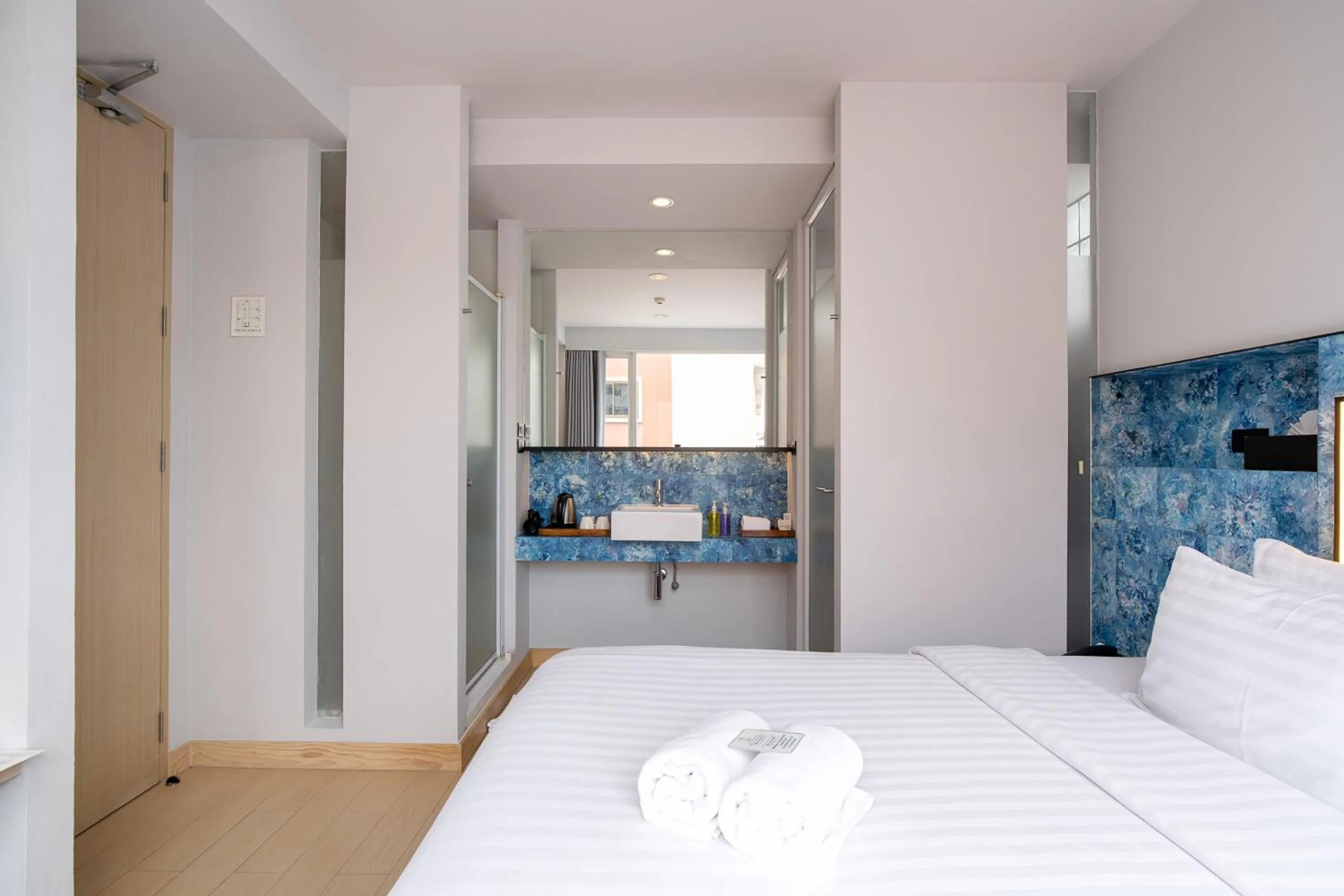 Bedroom, Bed in Metz Pratunam