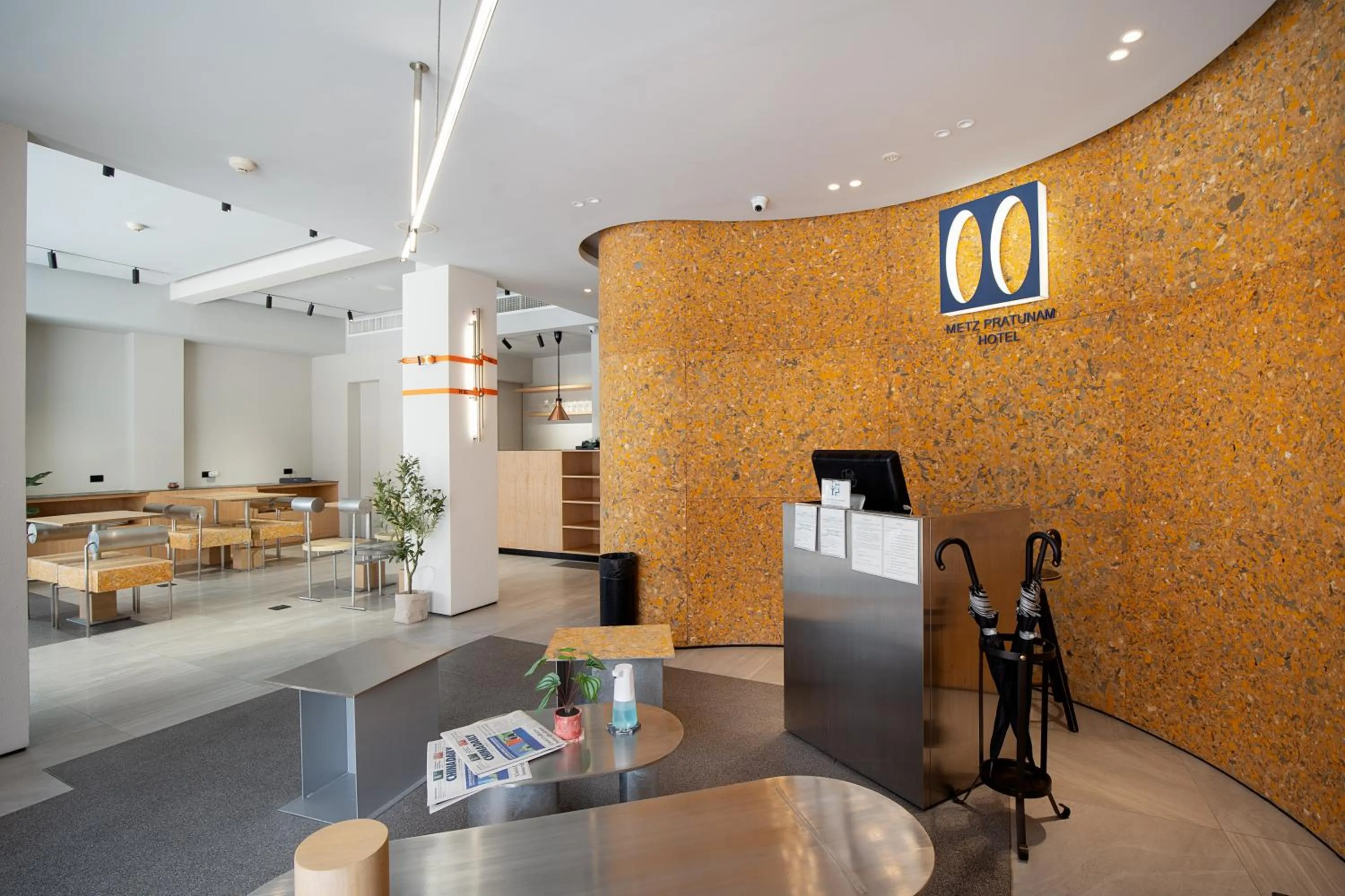 Restaurant/places to eat in Metz Pratunam