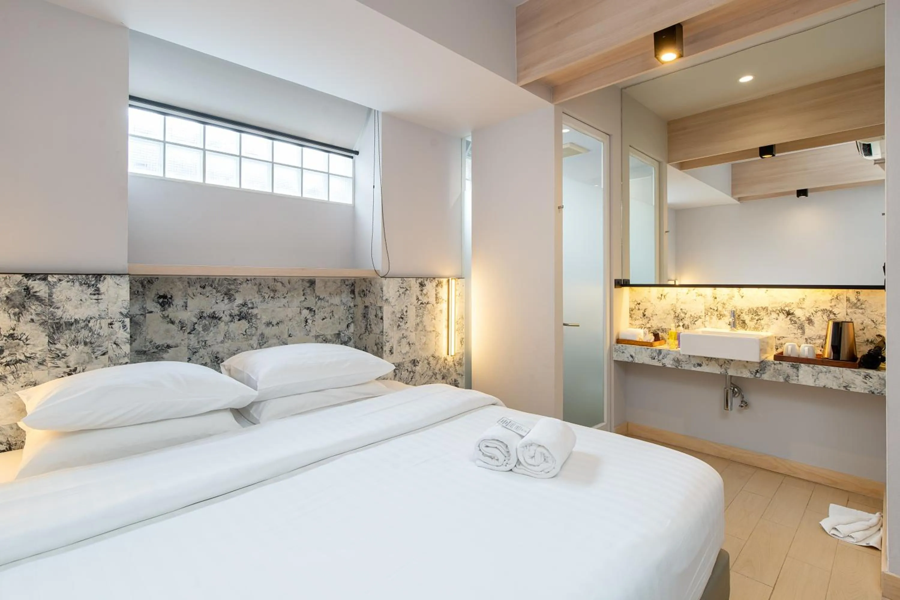 Bedroom, Bed in Metz Pratunam