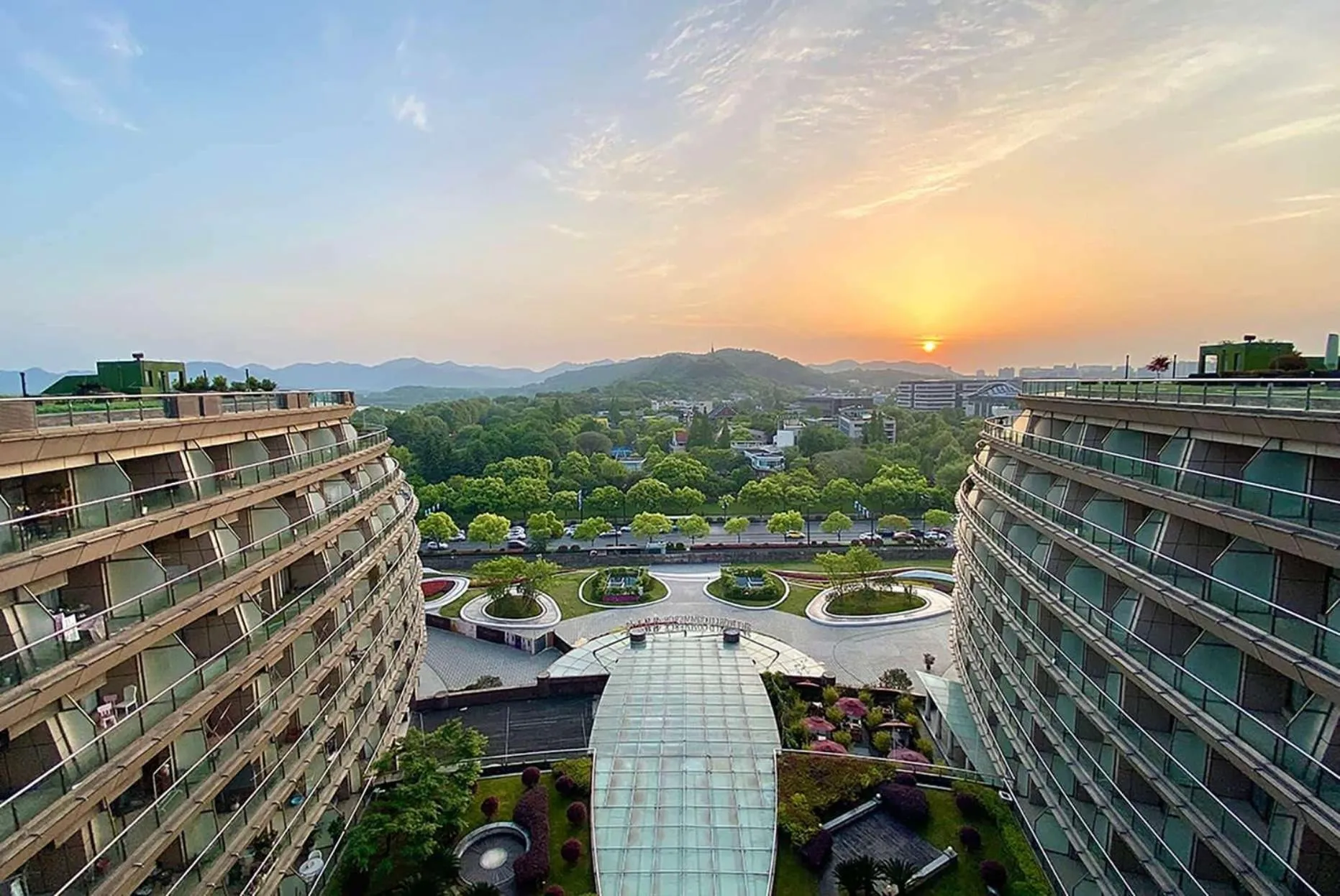 Property building in Wyndham Grand Plaza Royale Hangzhou